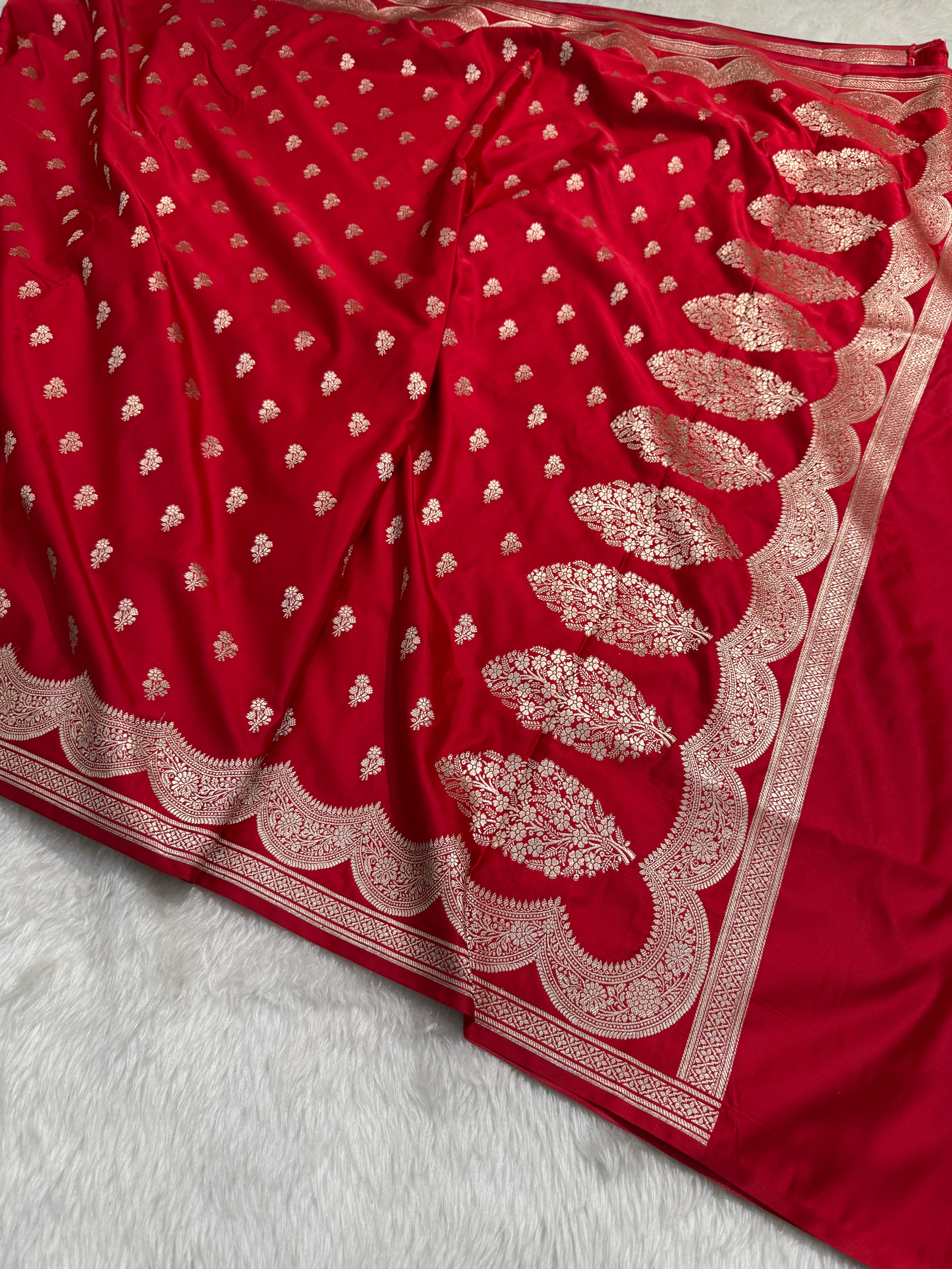 Red Scallop Booti Mashru Silk Banarasi Saree MSS12