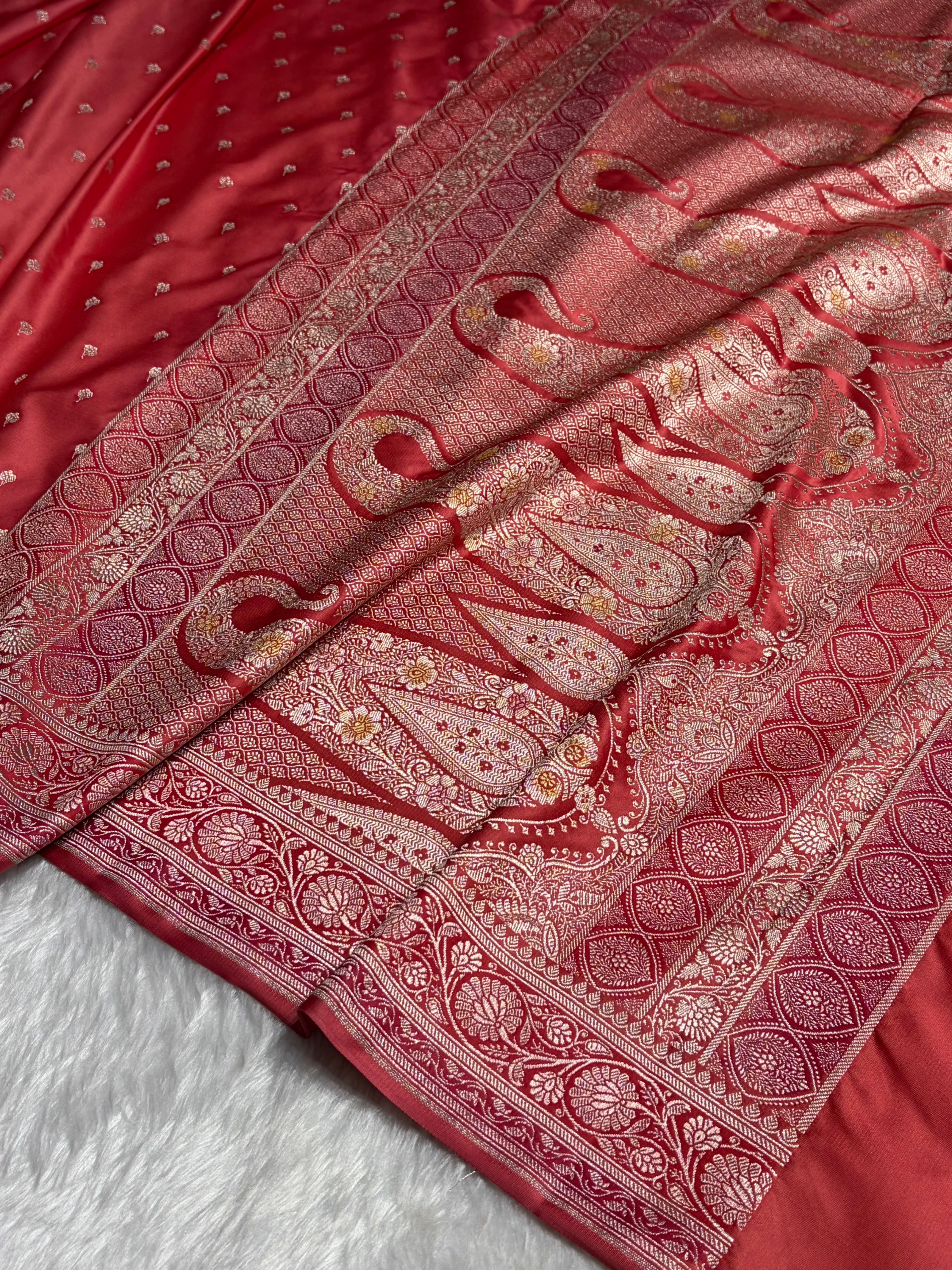 Rusty Peach Shades With Contrast Border Booti Mashru Silk Saree MS78