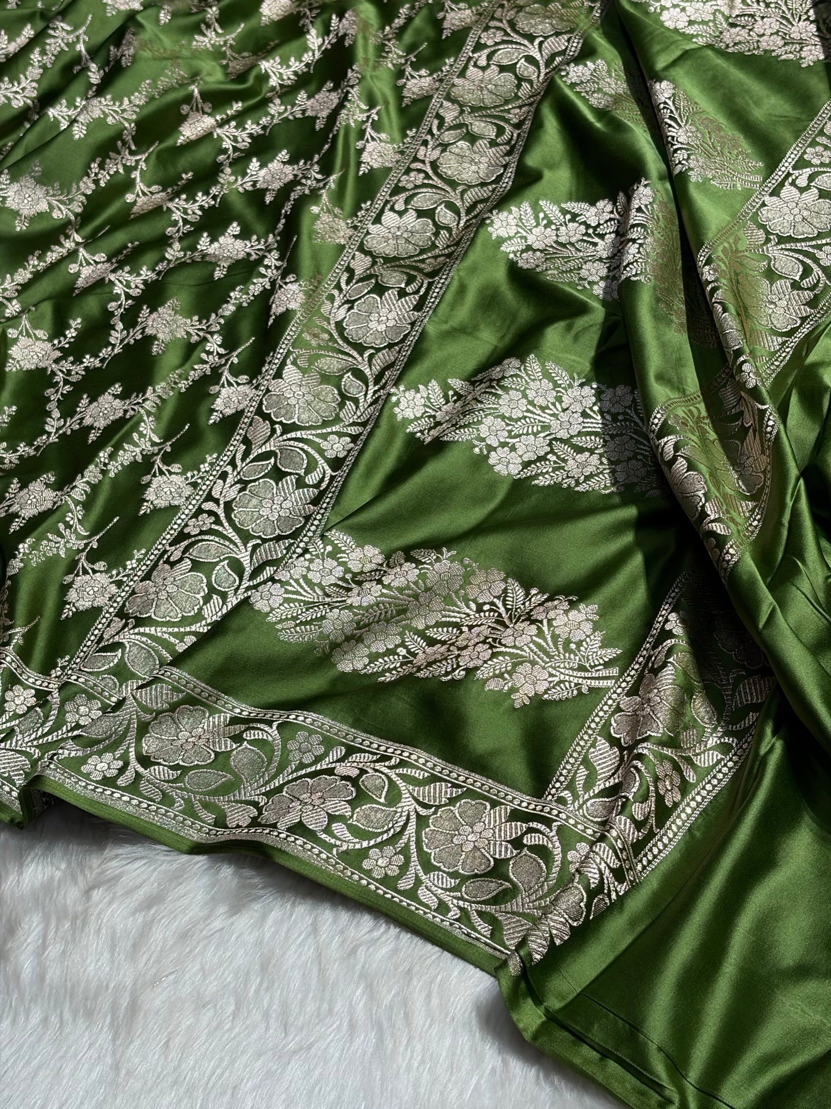 Mehendi Green Shades Mashru Silk Banarasi Saree With Jaal Pattern MS71