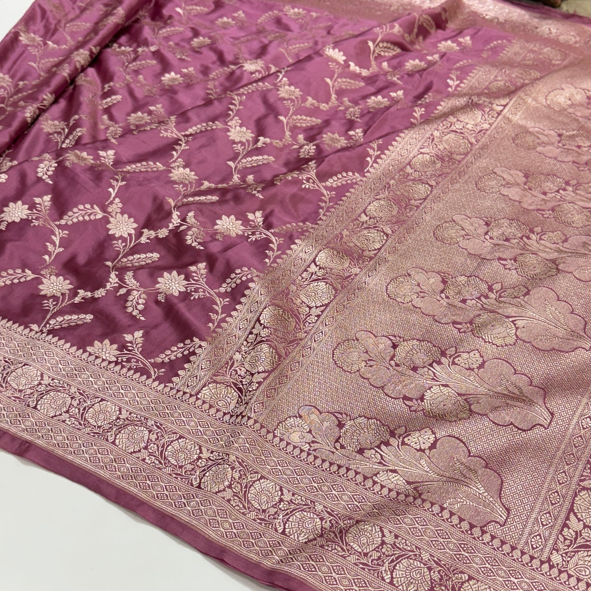 Banarasi Pattern Mauve Mashru Silk Saree