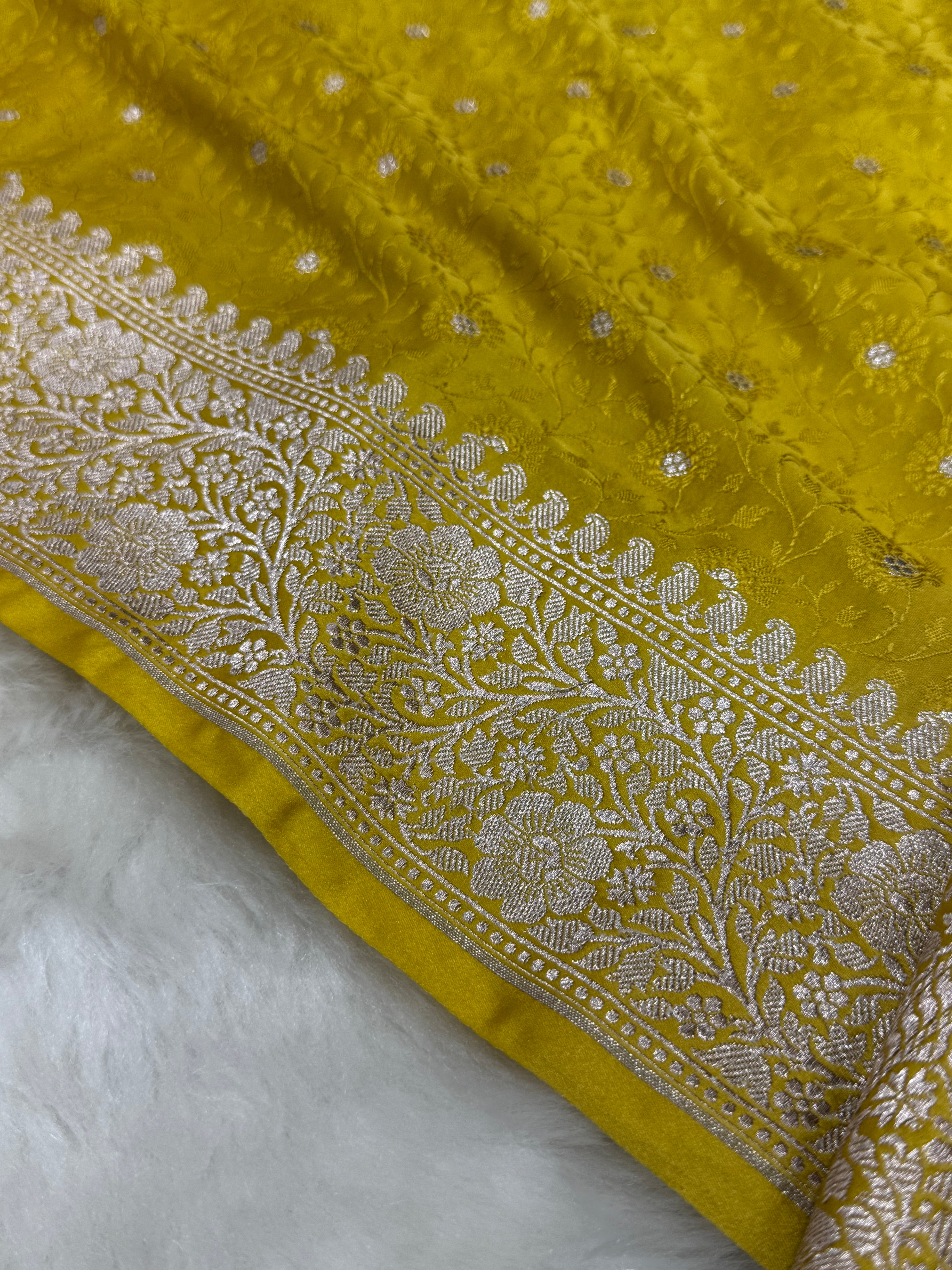 Mustard Yellow Shades Booti Tanchoi Mashru Silk Saree