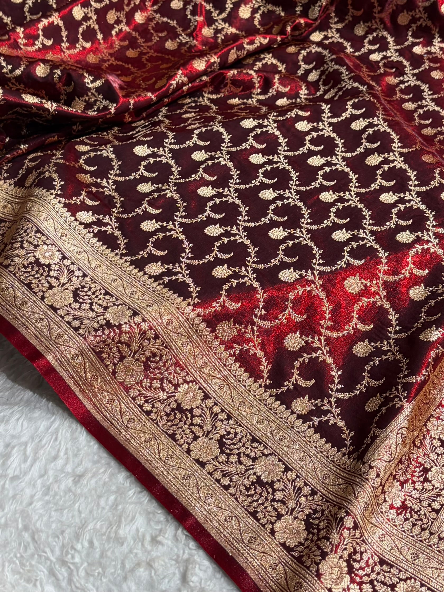 Maroon Shades Jaal Pattern Banarasi Satin Silk Saree SS43