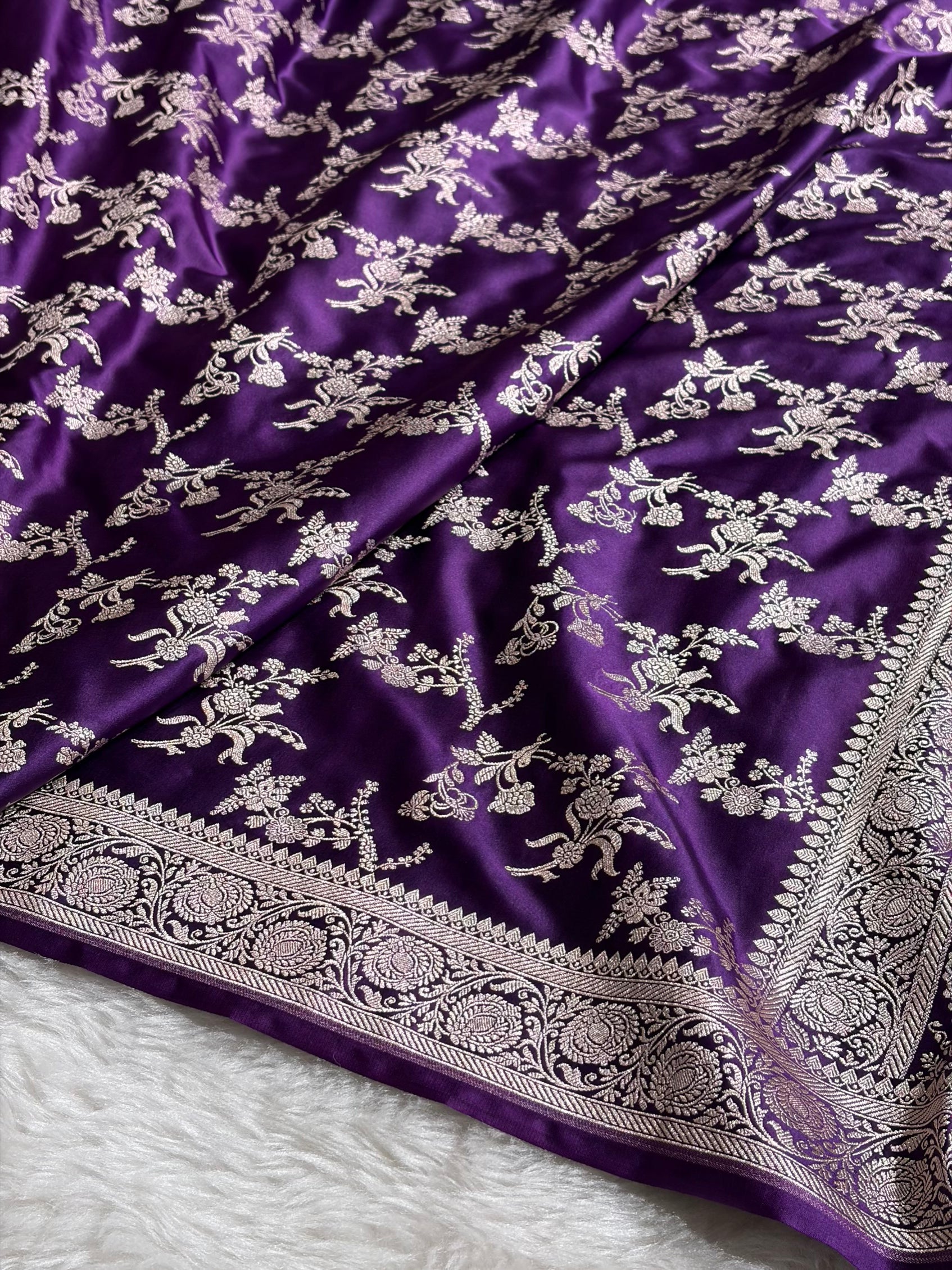 Banarasi Floral Jaal Pattern in Purple Shades Floral Mashru Silk Saree MCS98