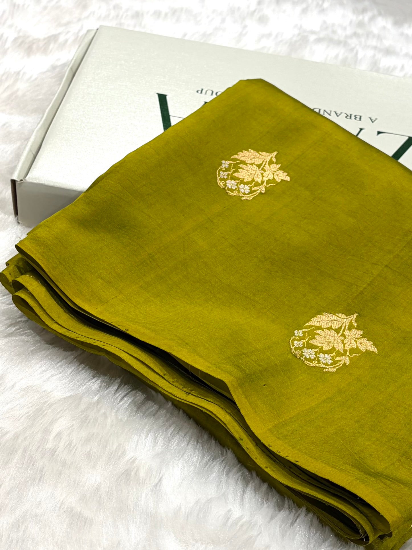 Banarasi Mehendi Green Shades Minakari Boota Handwoven Pure Paper Silk Saree RM-92