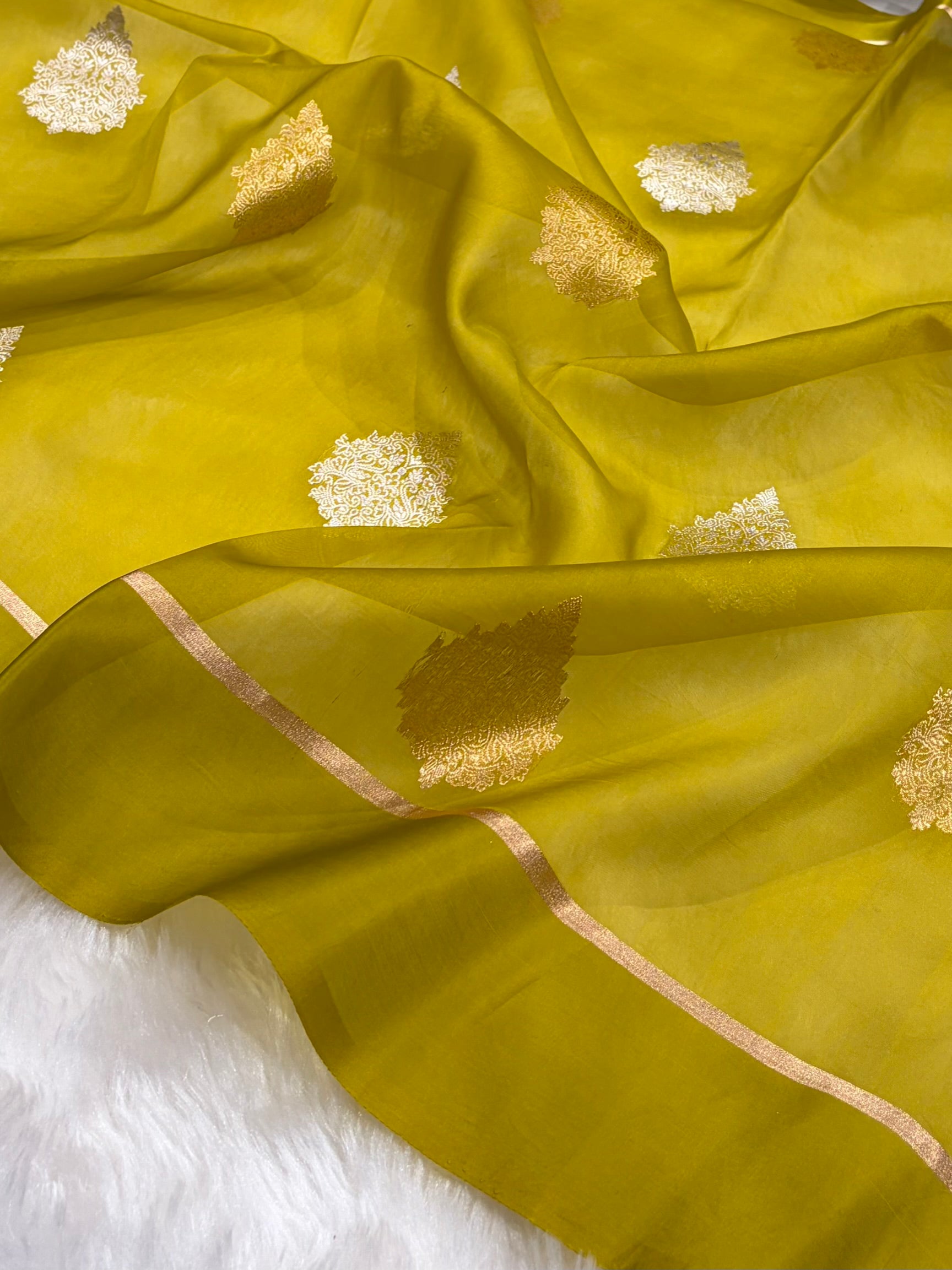 Pure Banarasi Organza Mehendi Green Shades With Floral Banarasi Silk Saree PO-29