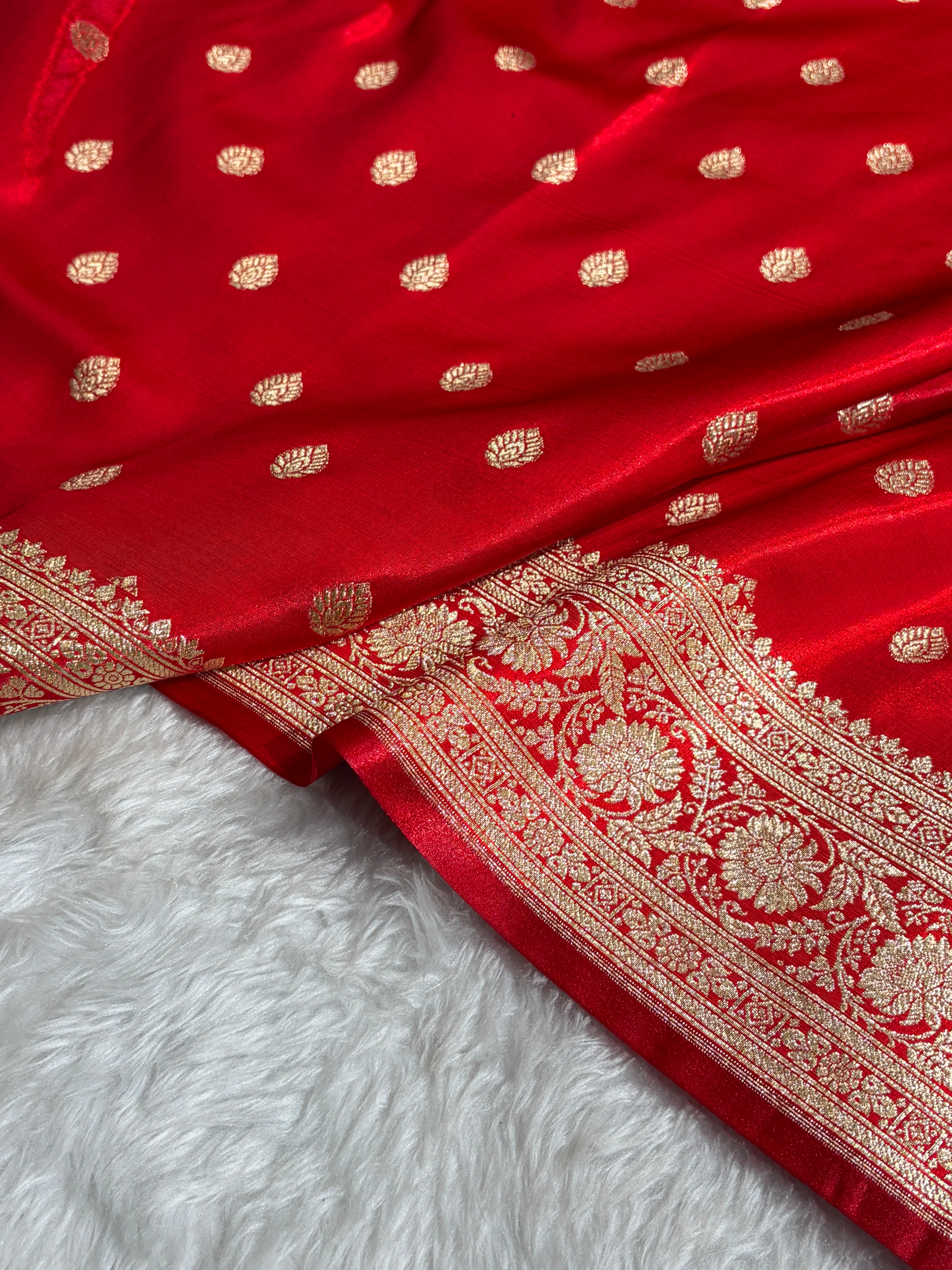 Red Shades Boota Pattern Banarasi Satin Silk Saree. SS45