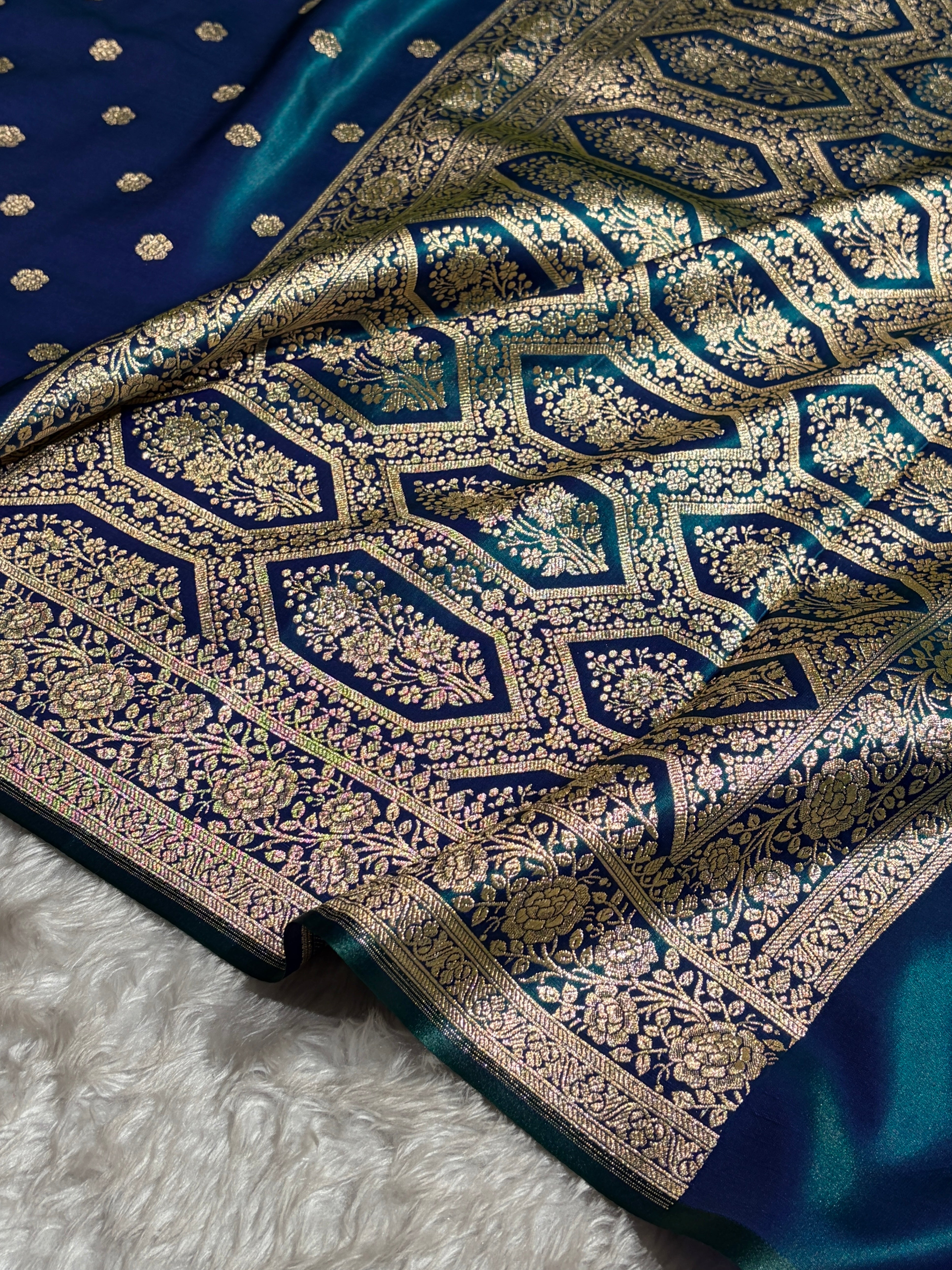 Banarasi Peacock Shades Booti Pattern Banarasi Satin Silk Saree SS63