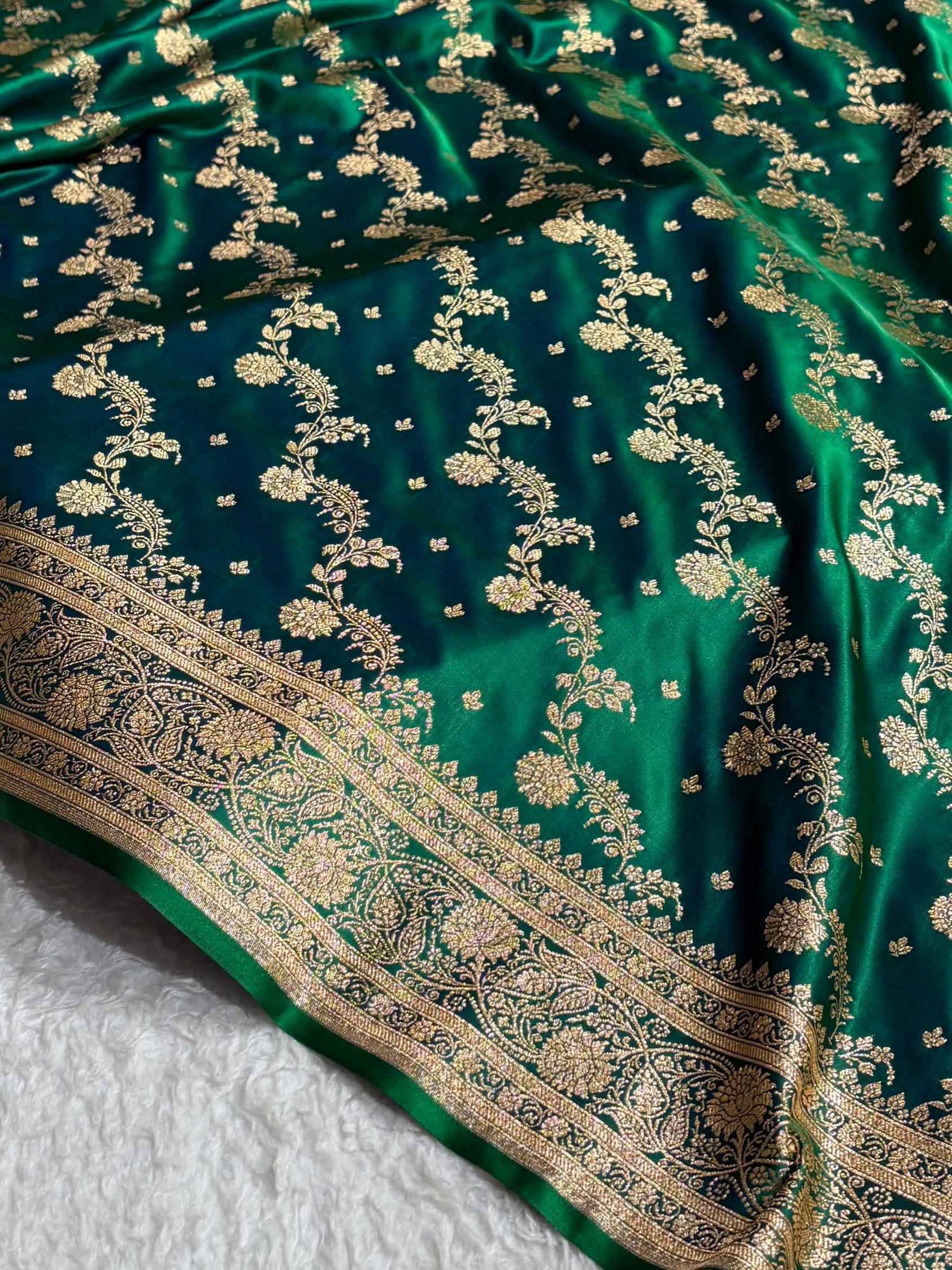 Banarasi Satin Katan Saree With Jaal Pattern in Cross Green Shades SK121