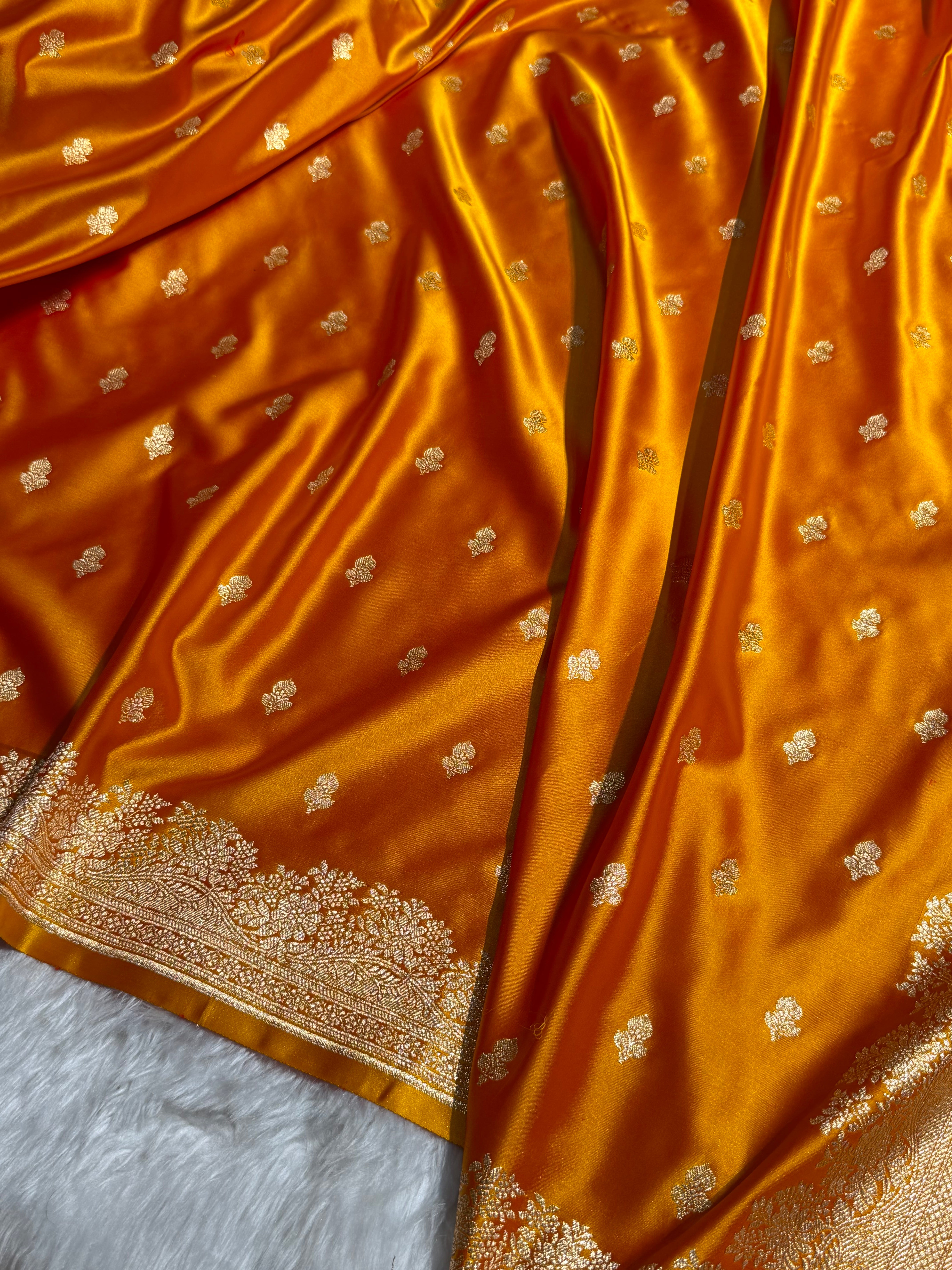 Banarasi Satin Katan Saree Floral Booti Pattern in Gold Shades SK147