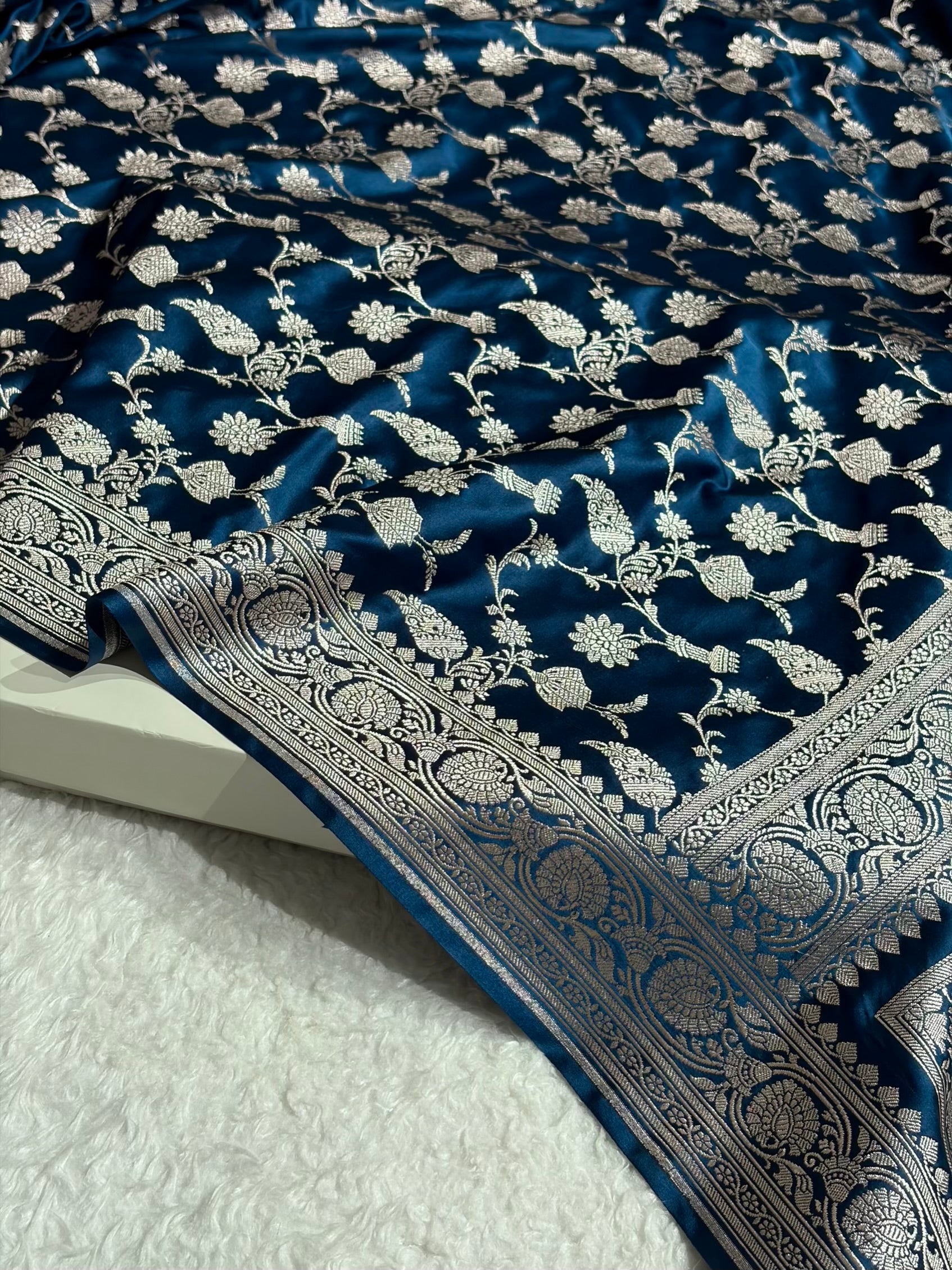 Banarasi Navy Blue Shades Jaal Mashru Silk Saree MCS42