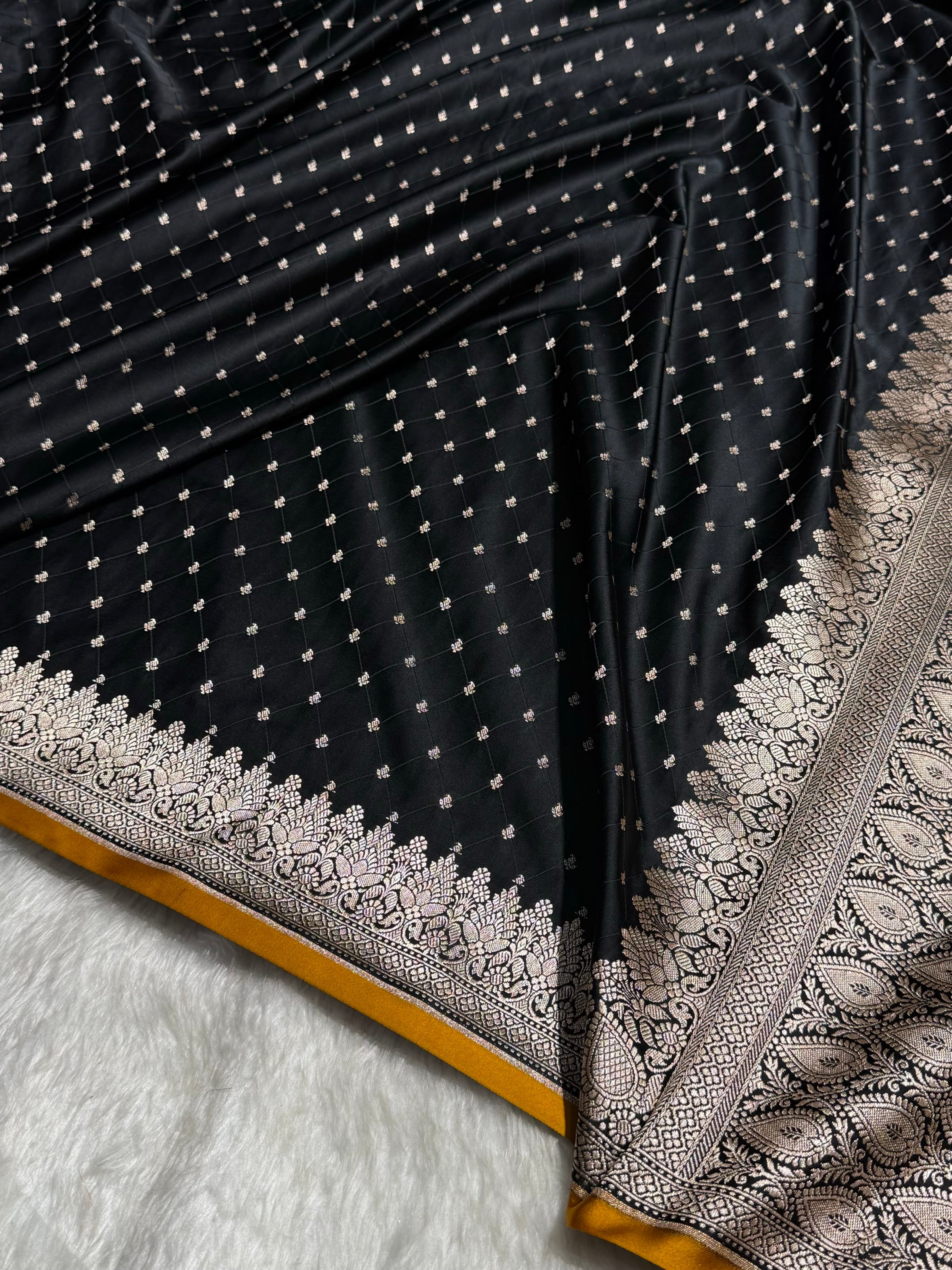 Banarasi Black Shades Tanchoi Motif Mashru Silk Saree MST-09