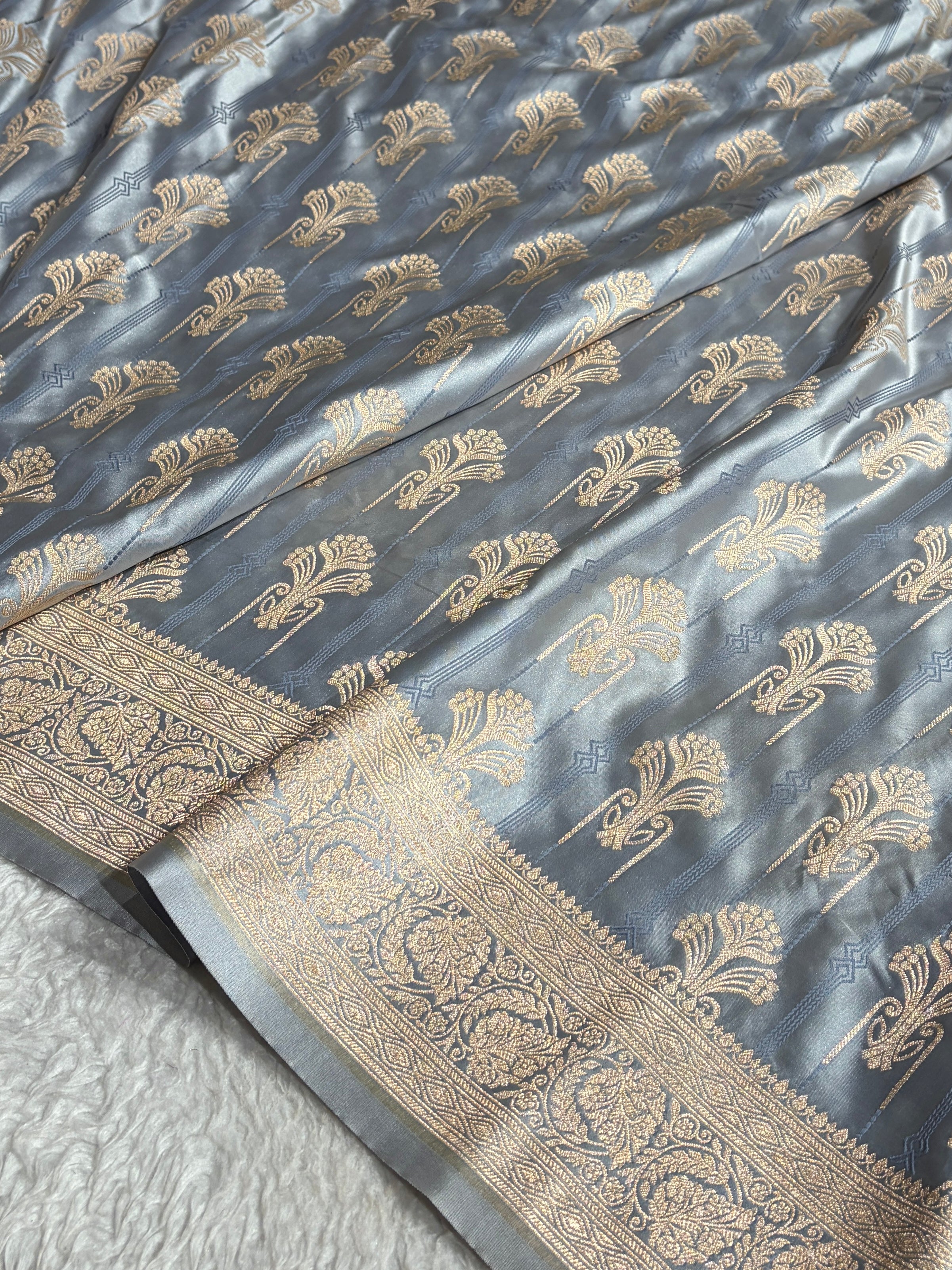 Banarasi Grey Shades Tanchoi Motif Mashru Silk Saree