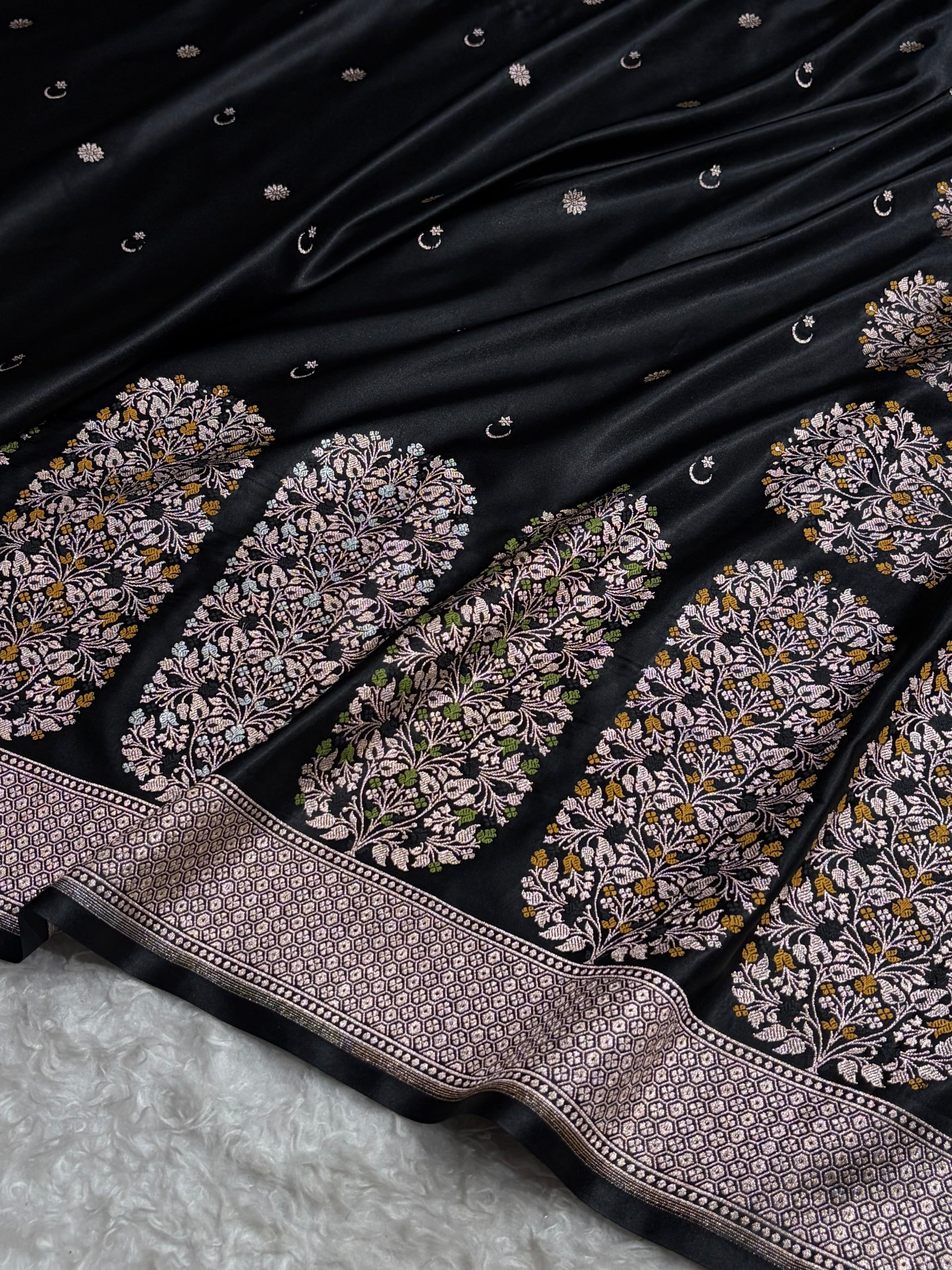 Black Shades Banarasi With Floral Minakari Pattern Mashru Silk Saree MSM-131