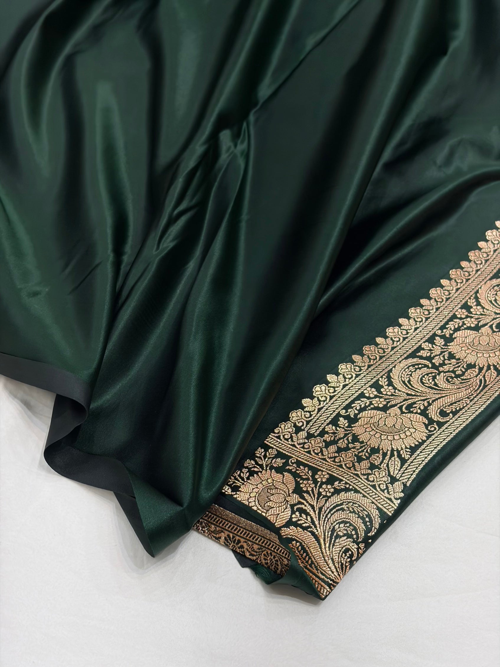Bottle Green Shade With Tanchoi Brocade Pattern Katan Silk Saree