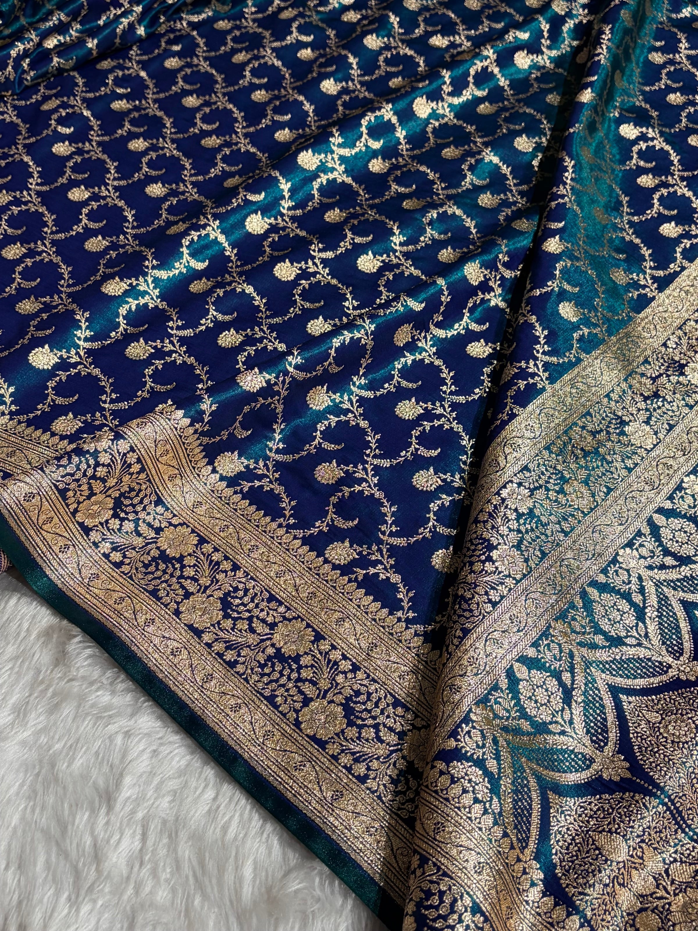 Peacock Shades Jaal Pattern Banarasi Satin Silk Saree SS43