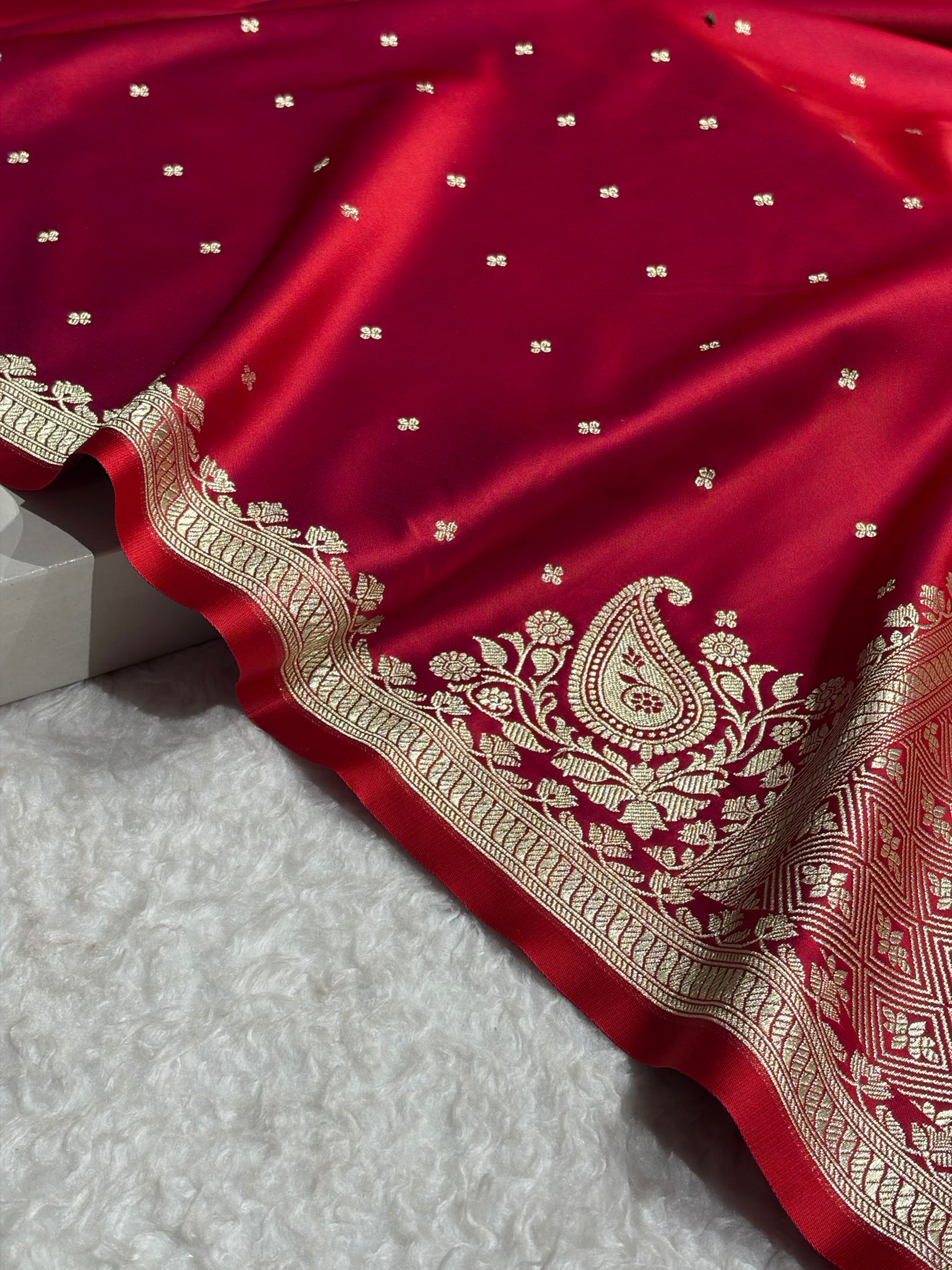 Magentic Red Shades Banarasi Boota Pattern Floral Mashru Silk Saree MSM-119