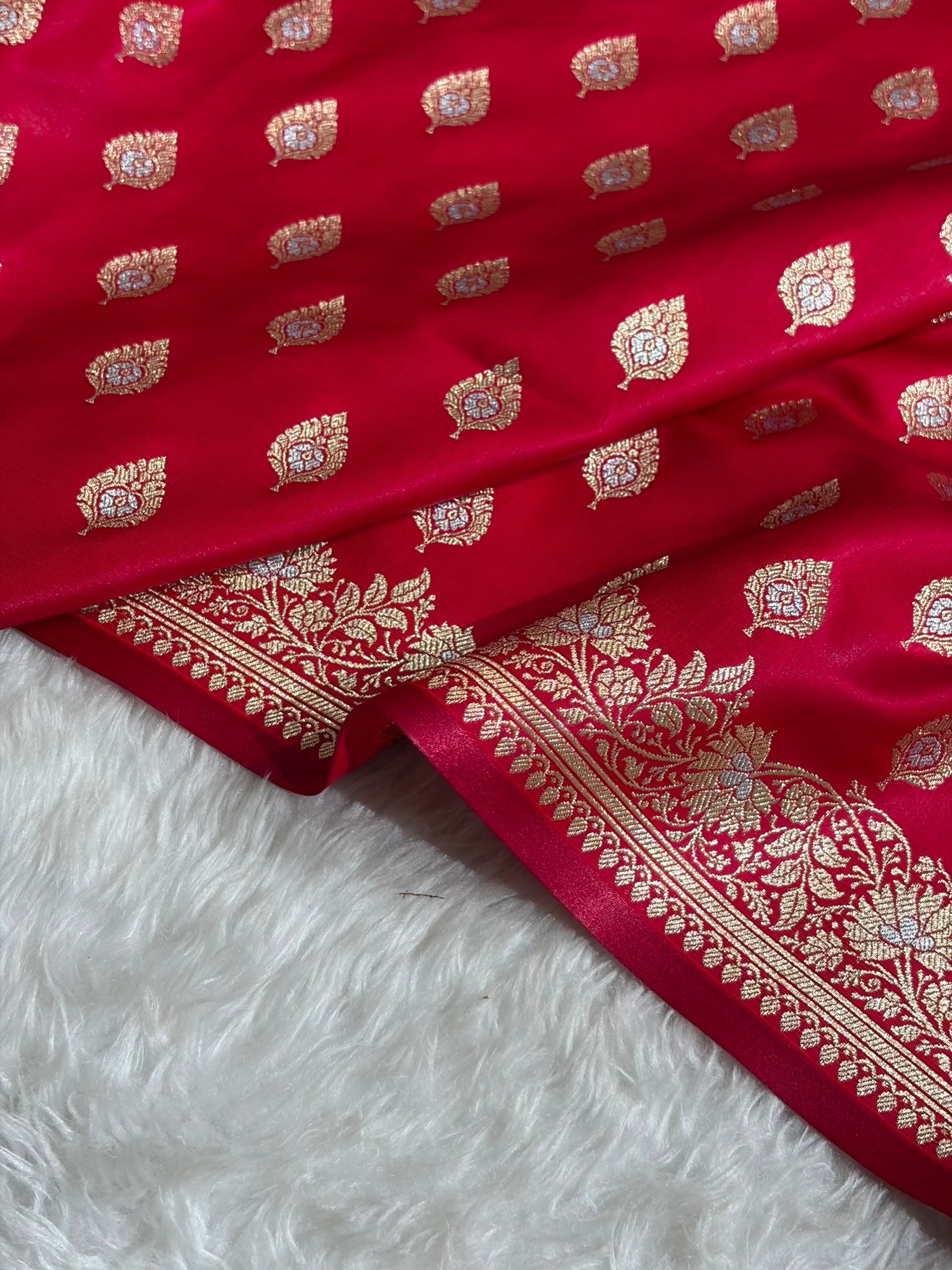 Banarasi Cross Rani Shades Minakari Booti Pattern Banarasi Satin Silk Saree SS60