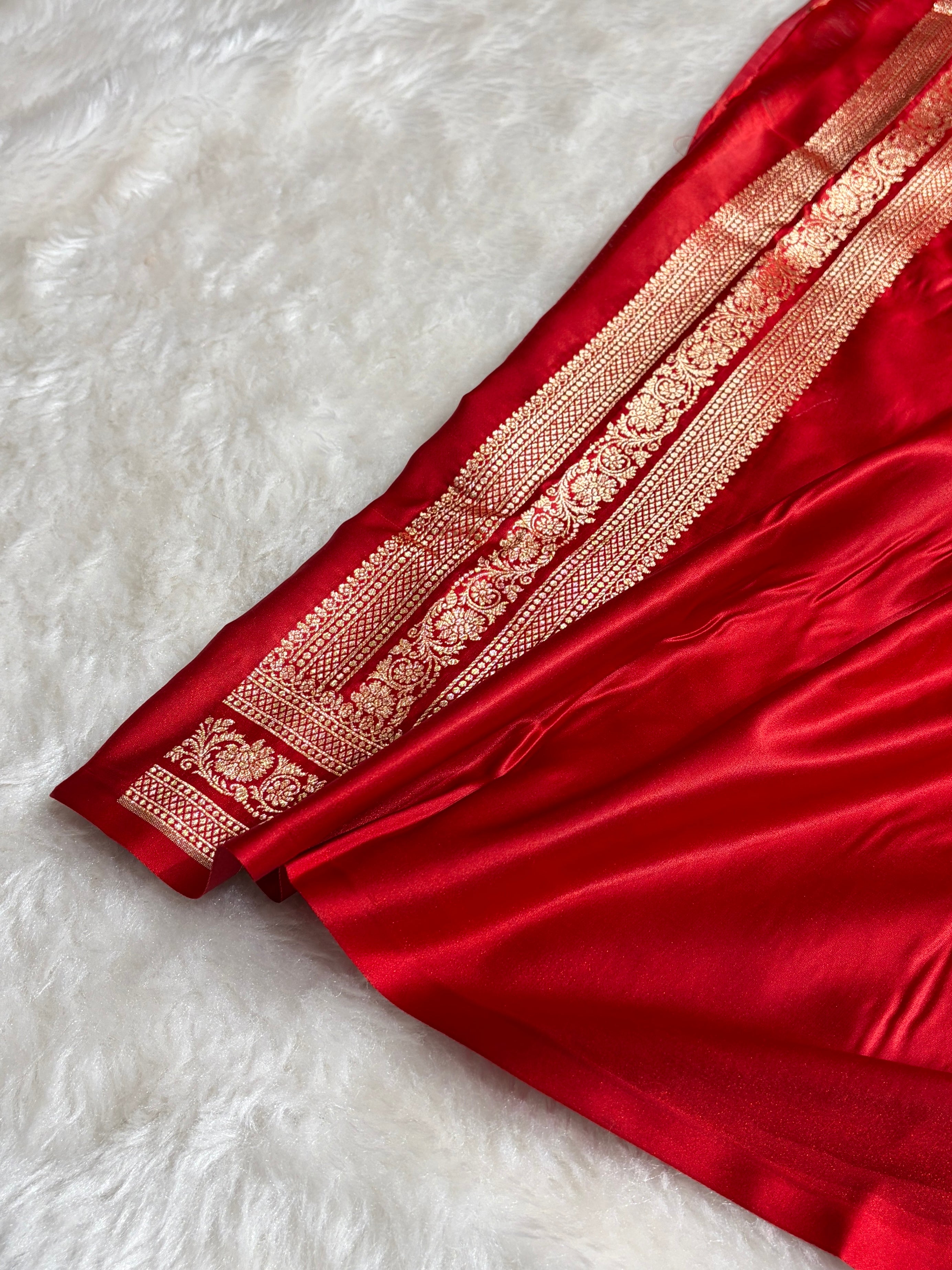 Banarasi Satin Katan Saree With Booti Pattern in Red Shades SK125