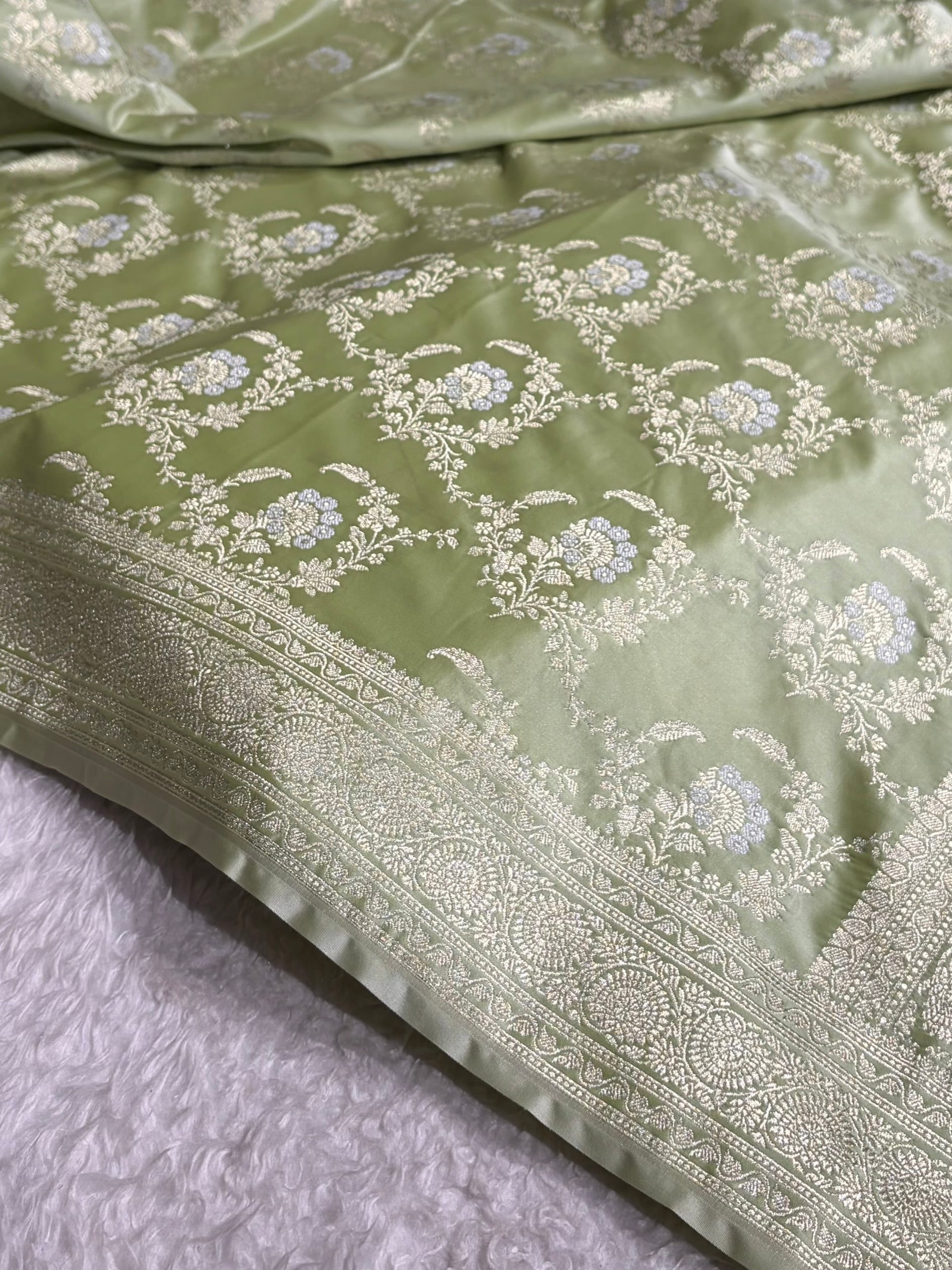 Banarasi Satin Katan Saree With Minakari Jaal Pattern in Pista Shades SK126