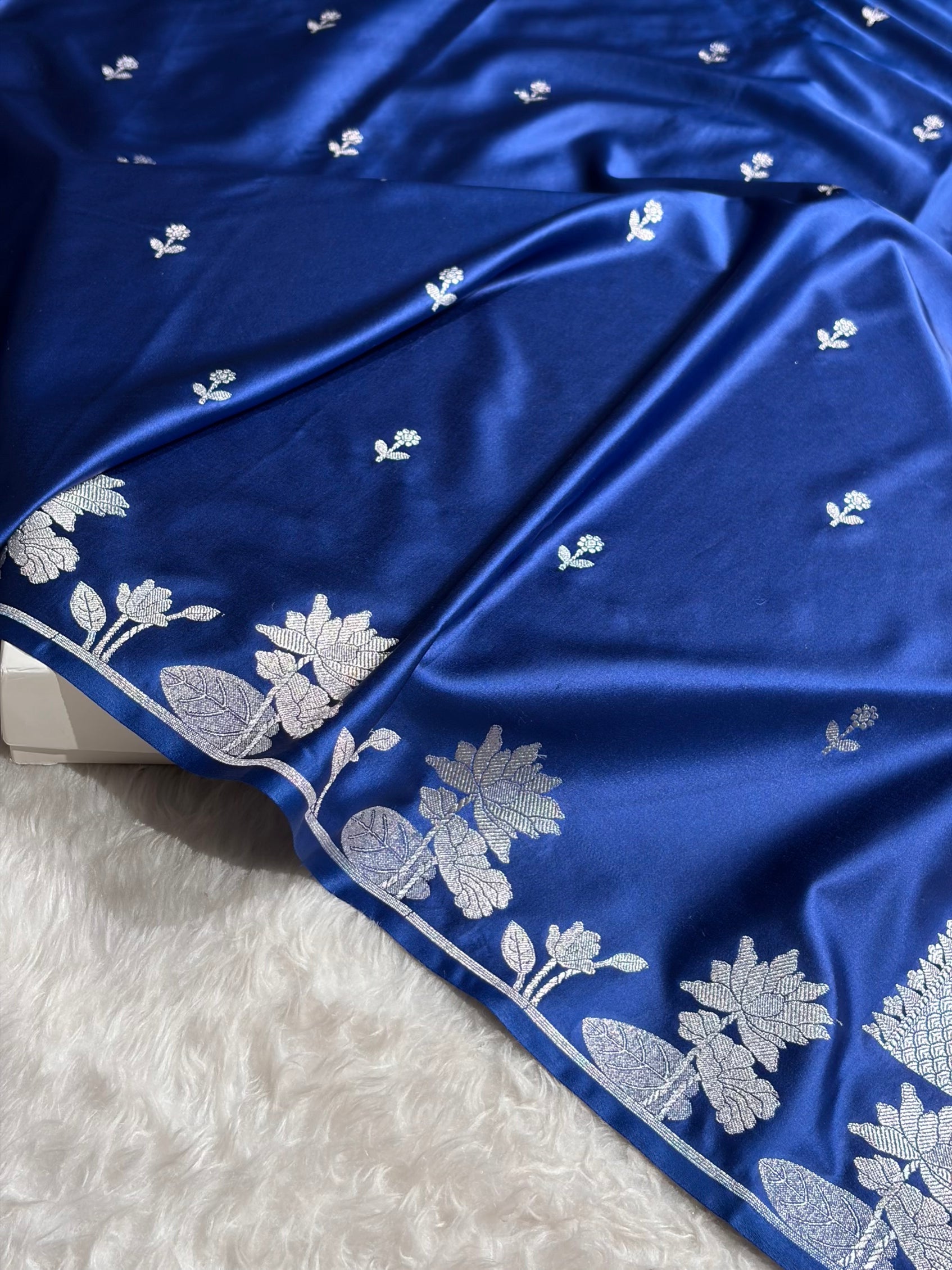 Royal Blue Shades Floral Border Booti Mashru Silk Saree