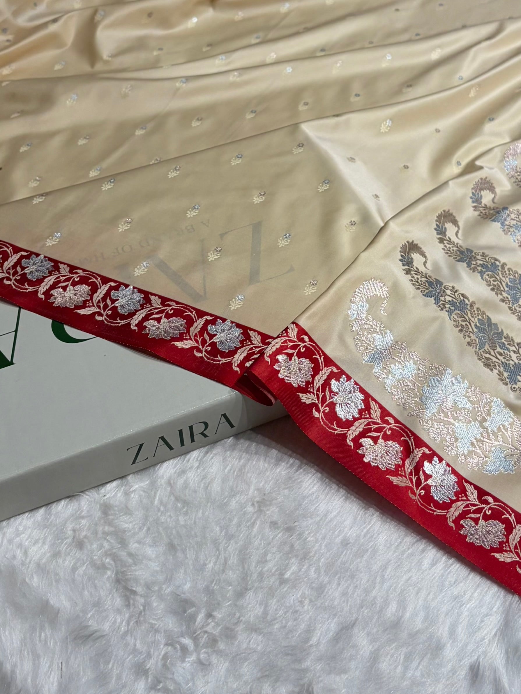 Contrast Cream With Red Floral Boota With Floral Border Mashru Silk Saree MSM 78