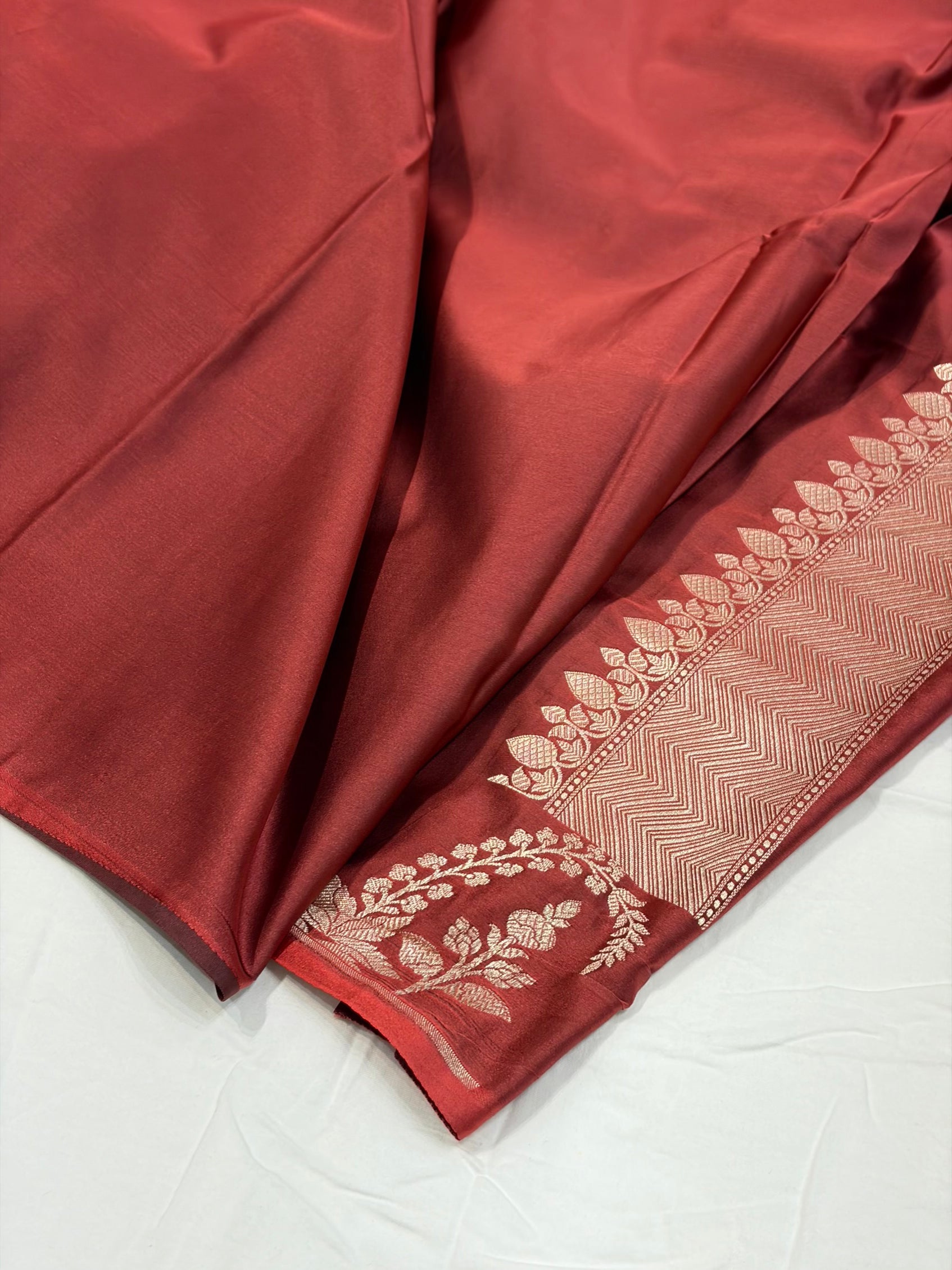 Dark Rust Shade With Booti Pattern Mashru Silk Saree