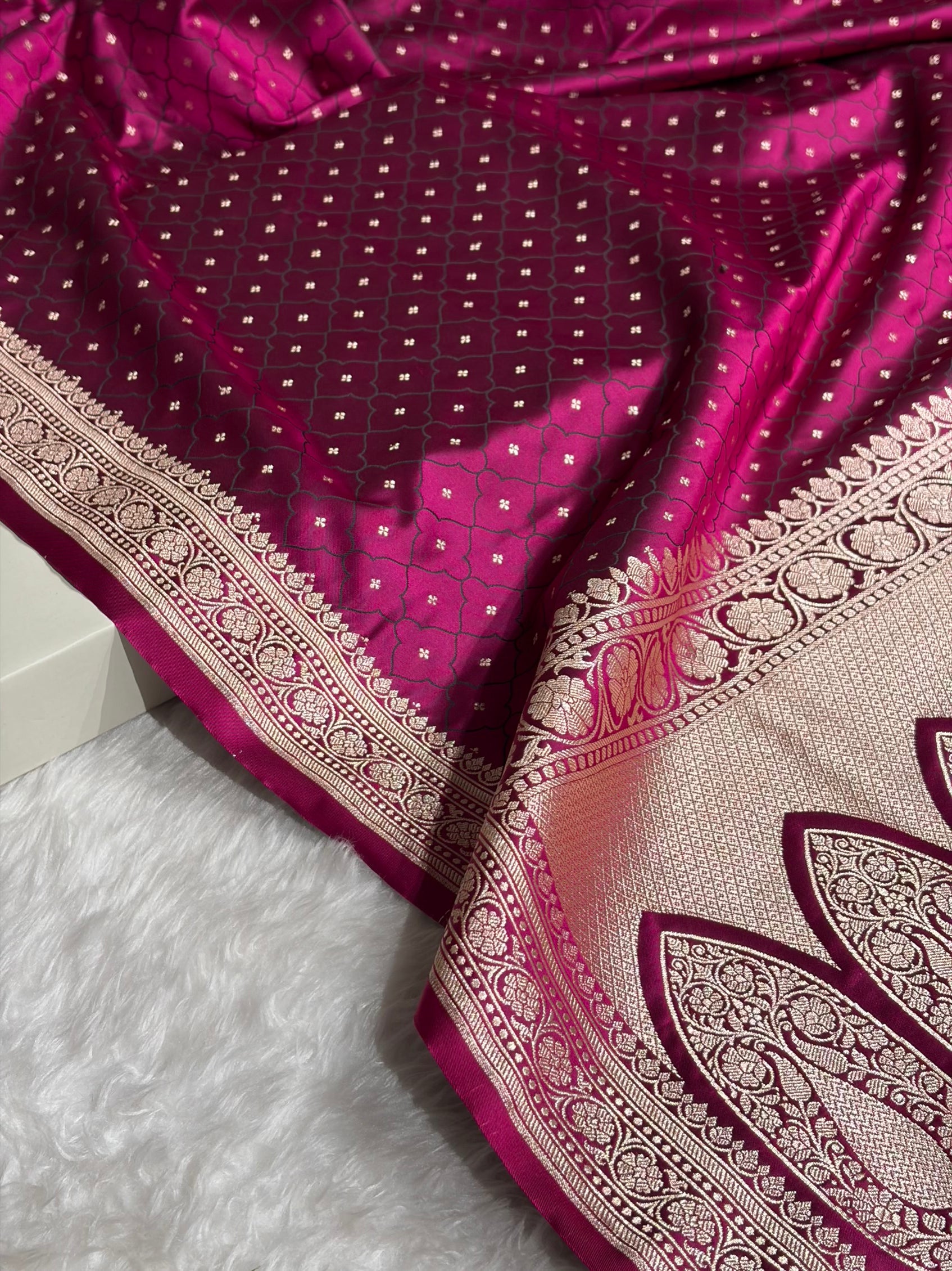 Wine Cross Shades Tanchoi Motif Mashru Silk Saree MST-13