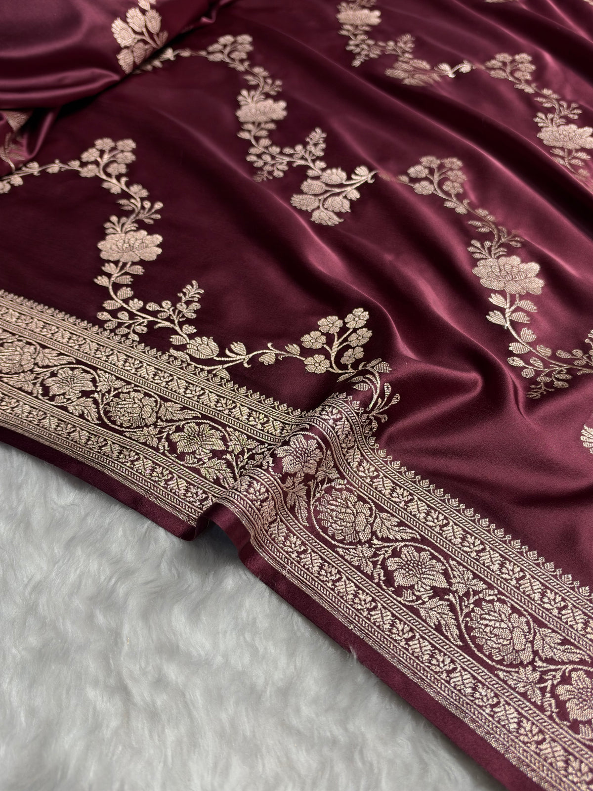 Traditional Banarasi Floral Cross Pattern in Burgundy Shades Floral Mashru Silk Saree MCS110