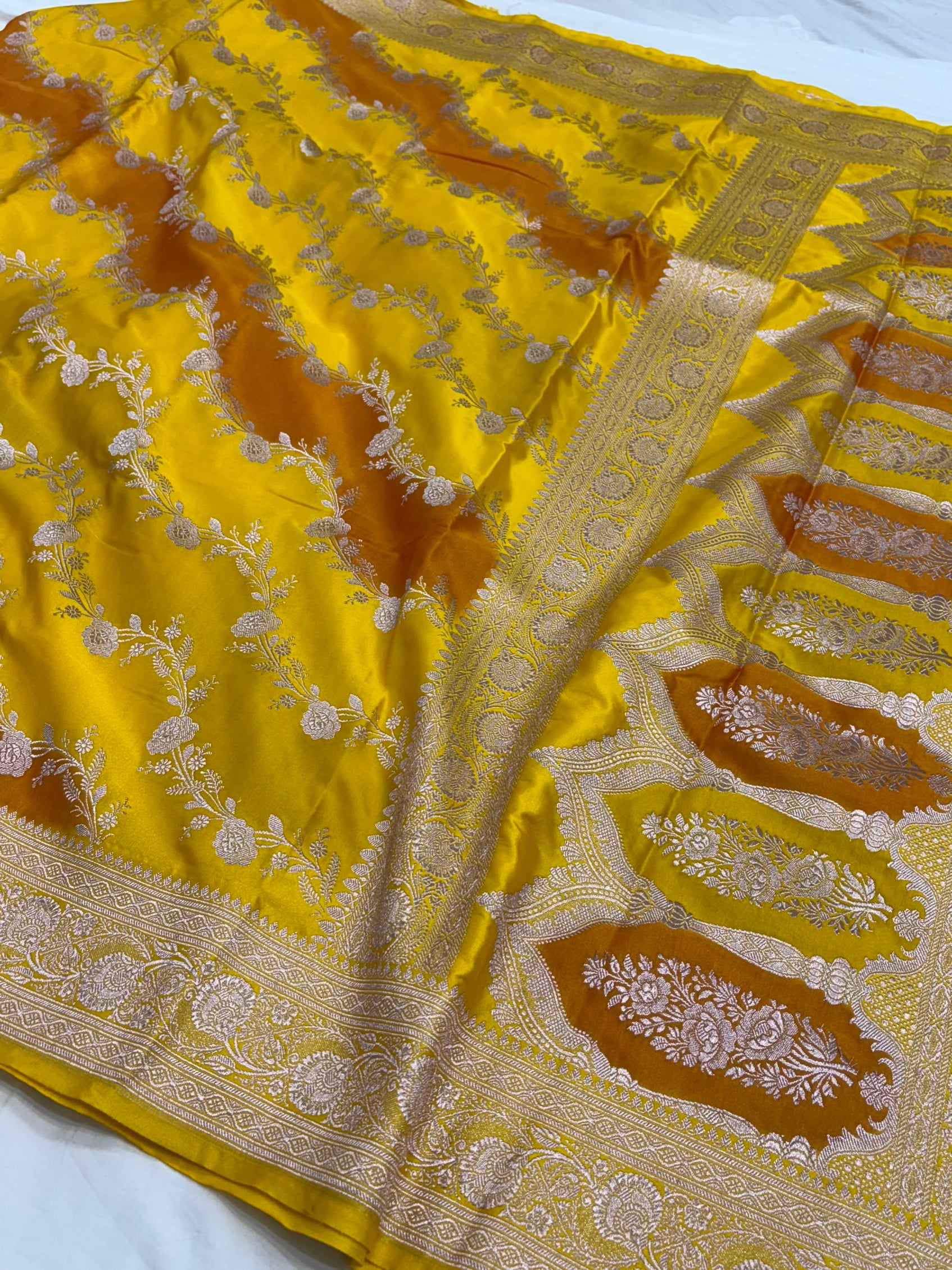 Yellow Rangkat Shade With Booti Pattern Mashru Silk Saree