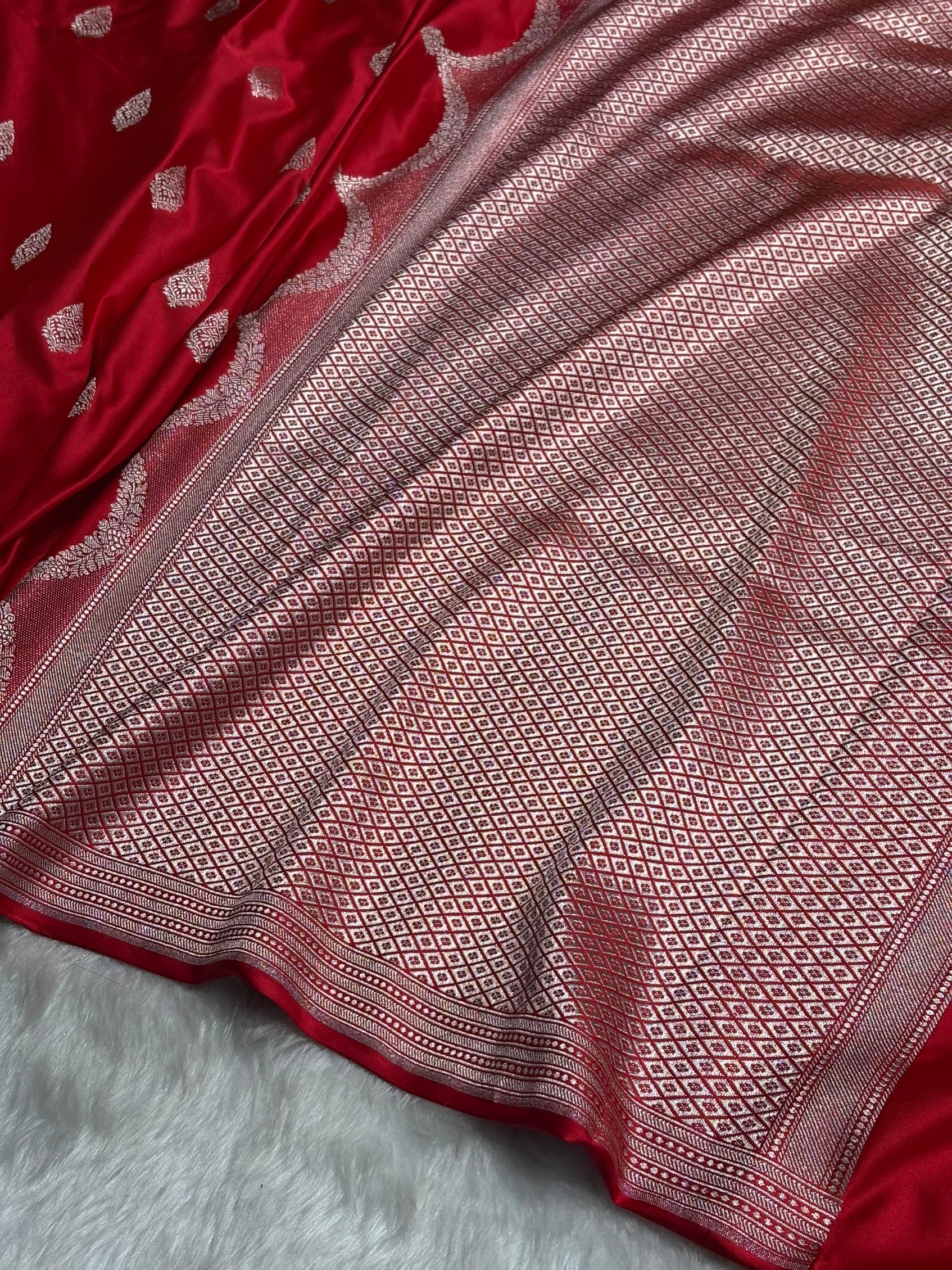 Red Shades Scallop Mashru Silk Saree MS20