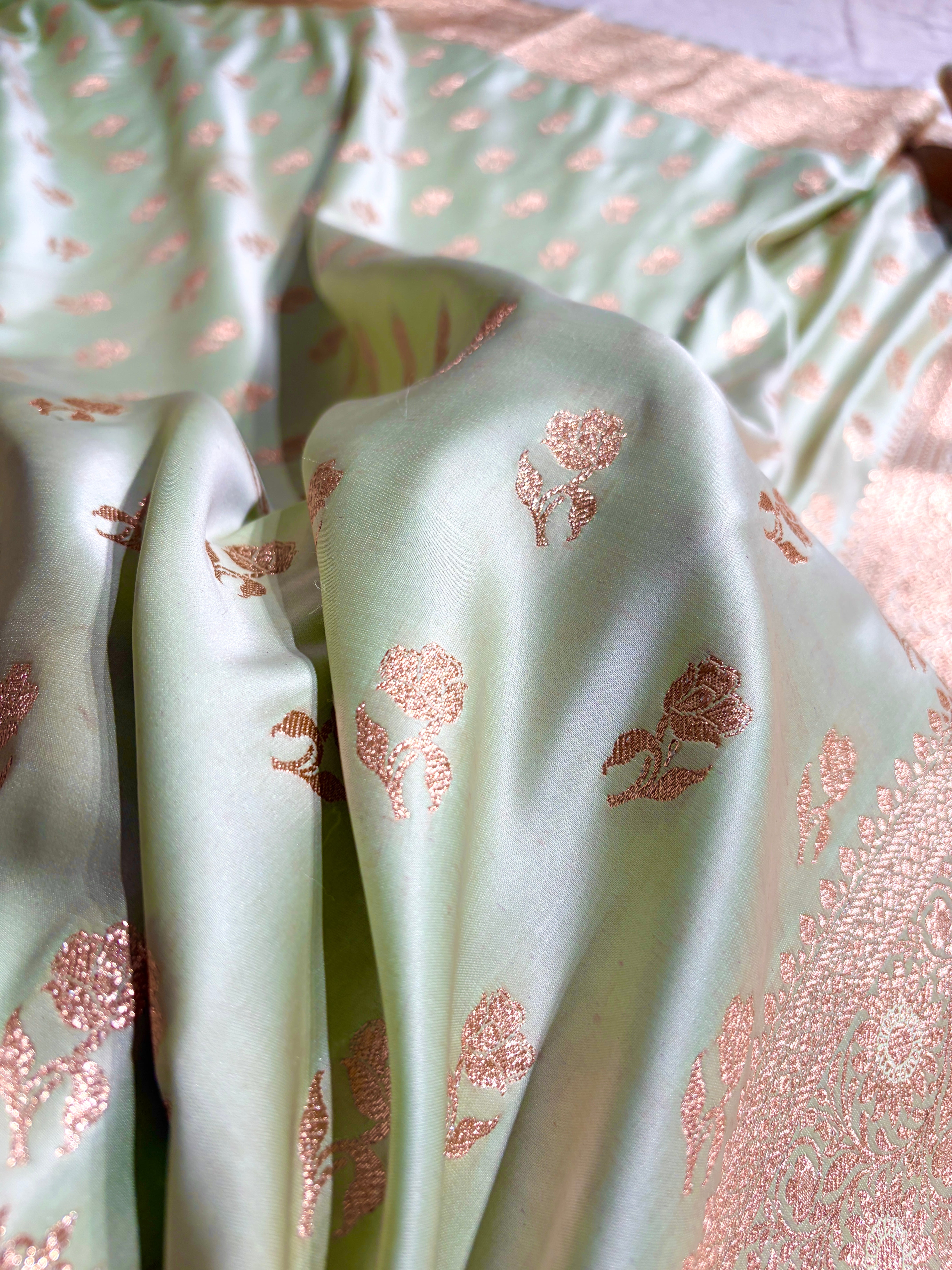 Light Lista Banarasi Boota Katan Silk Saree