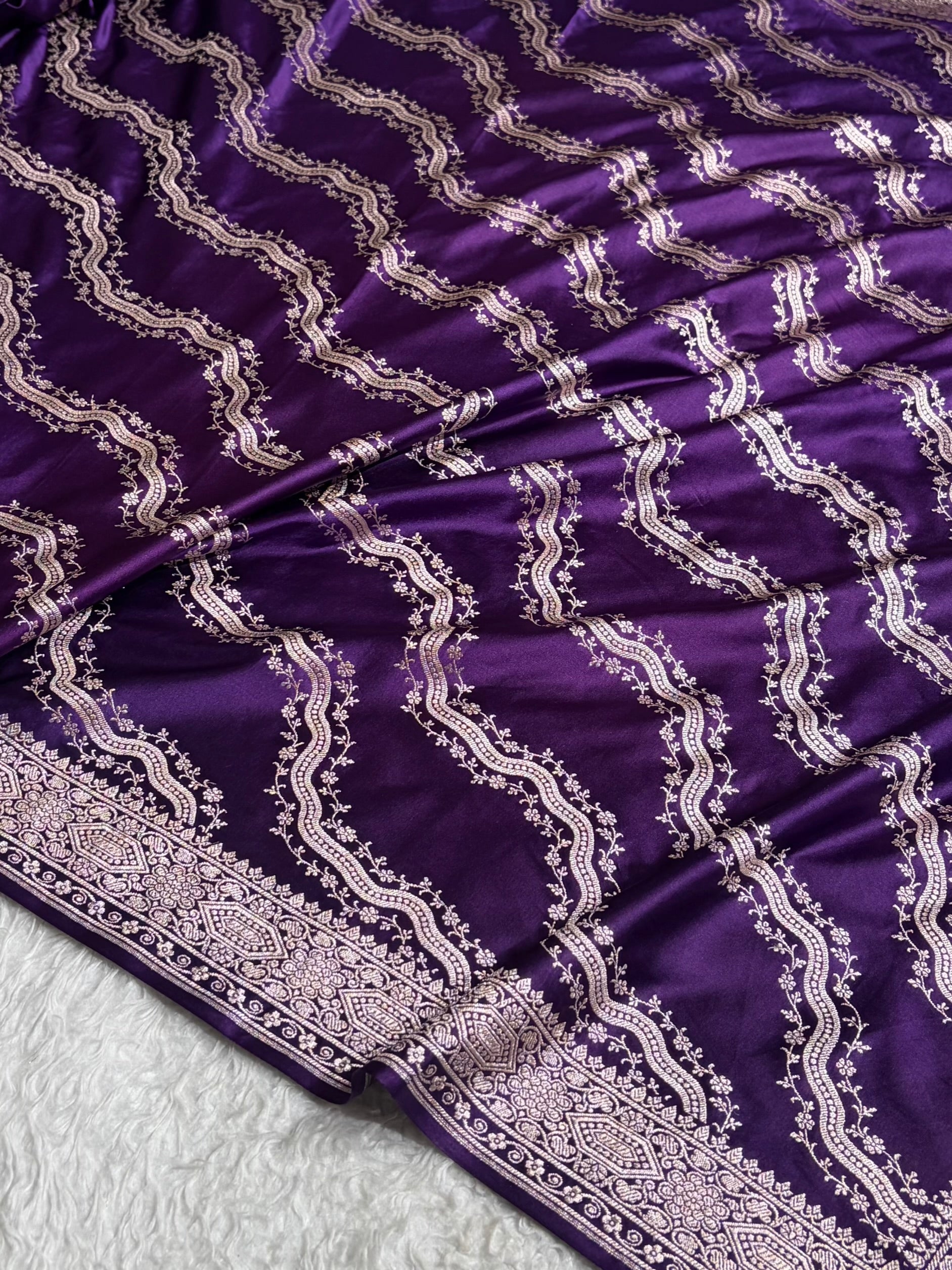 Banarasi Cross Pattern in Purple Shades Floral Mashru Silk Saree MCS93