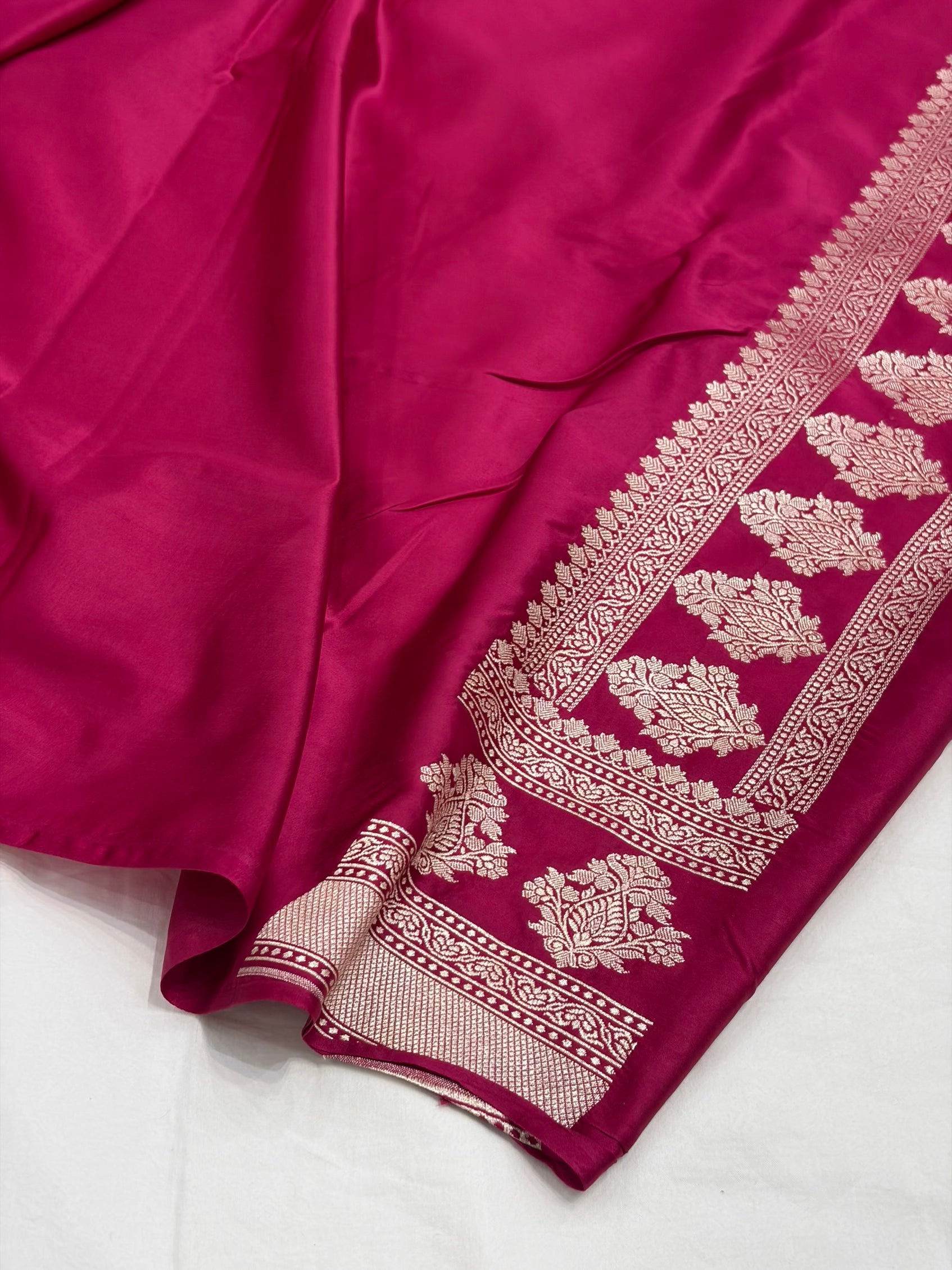 Rani Shade With Booti Pattern Mashru Silk Saree