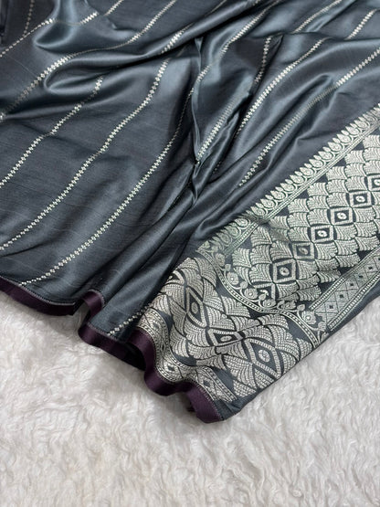Banarasi Dark Grey Shades Tanchoi Motif Mashru Silk Saree