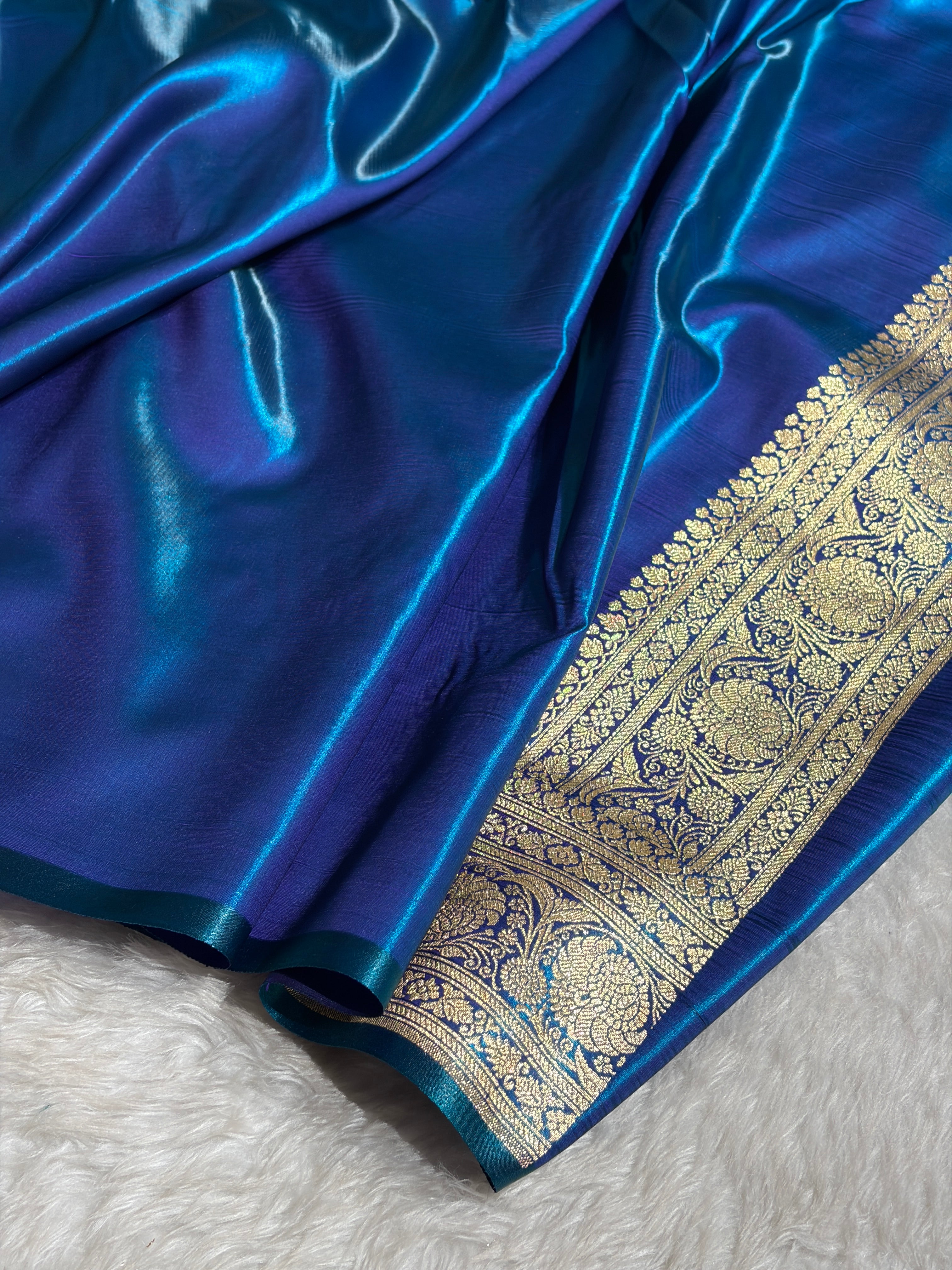 Banarasi Peacock Shades Booti Pattern Banarasi Satin Silk Saree SS62
