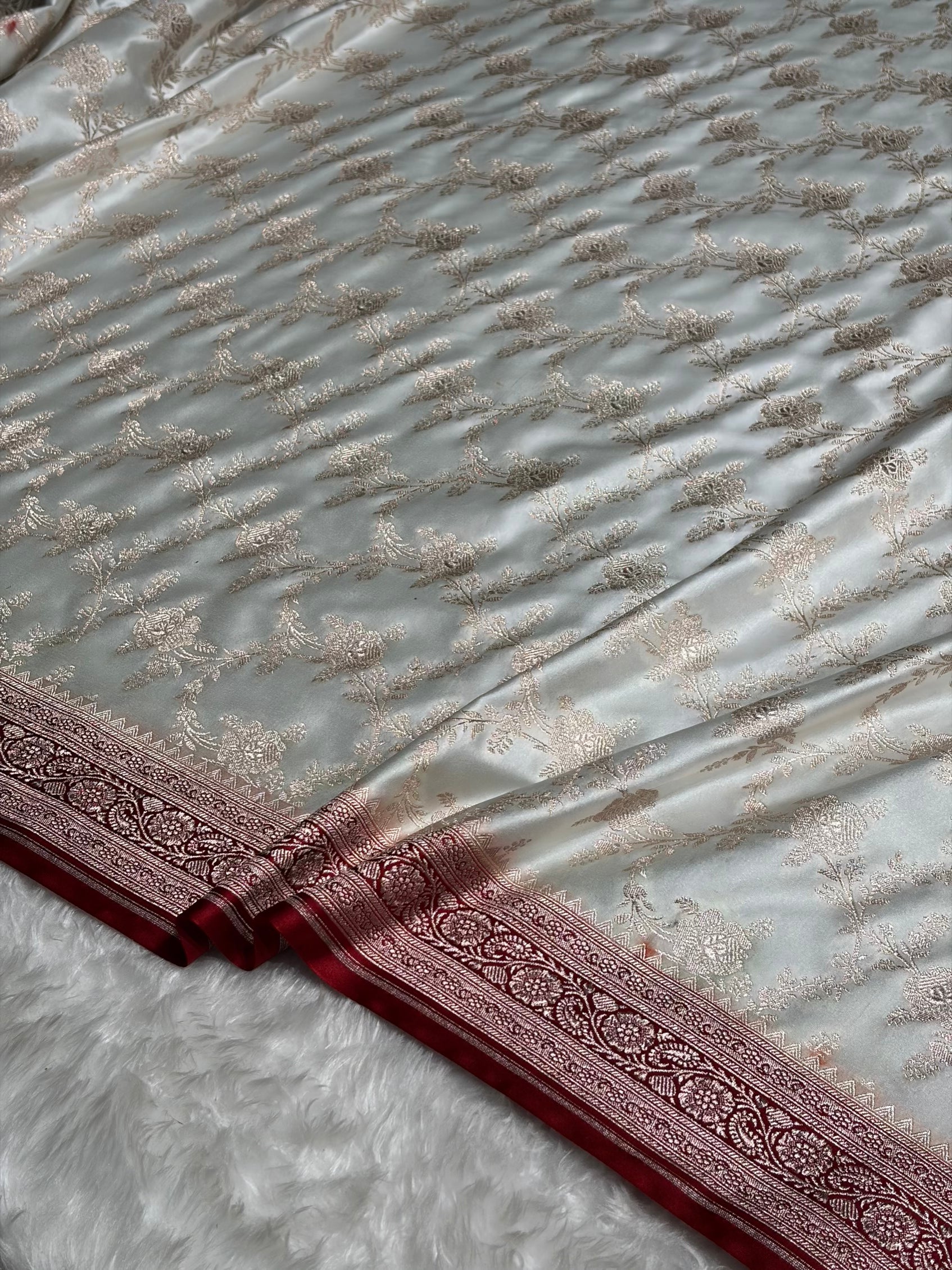 Contrast White with Maroon Floral Jaal Mashru Silk Saree  MS28