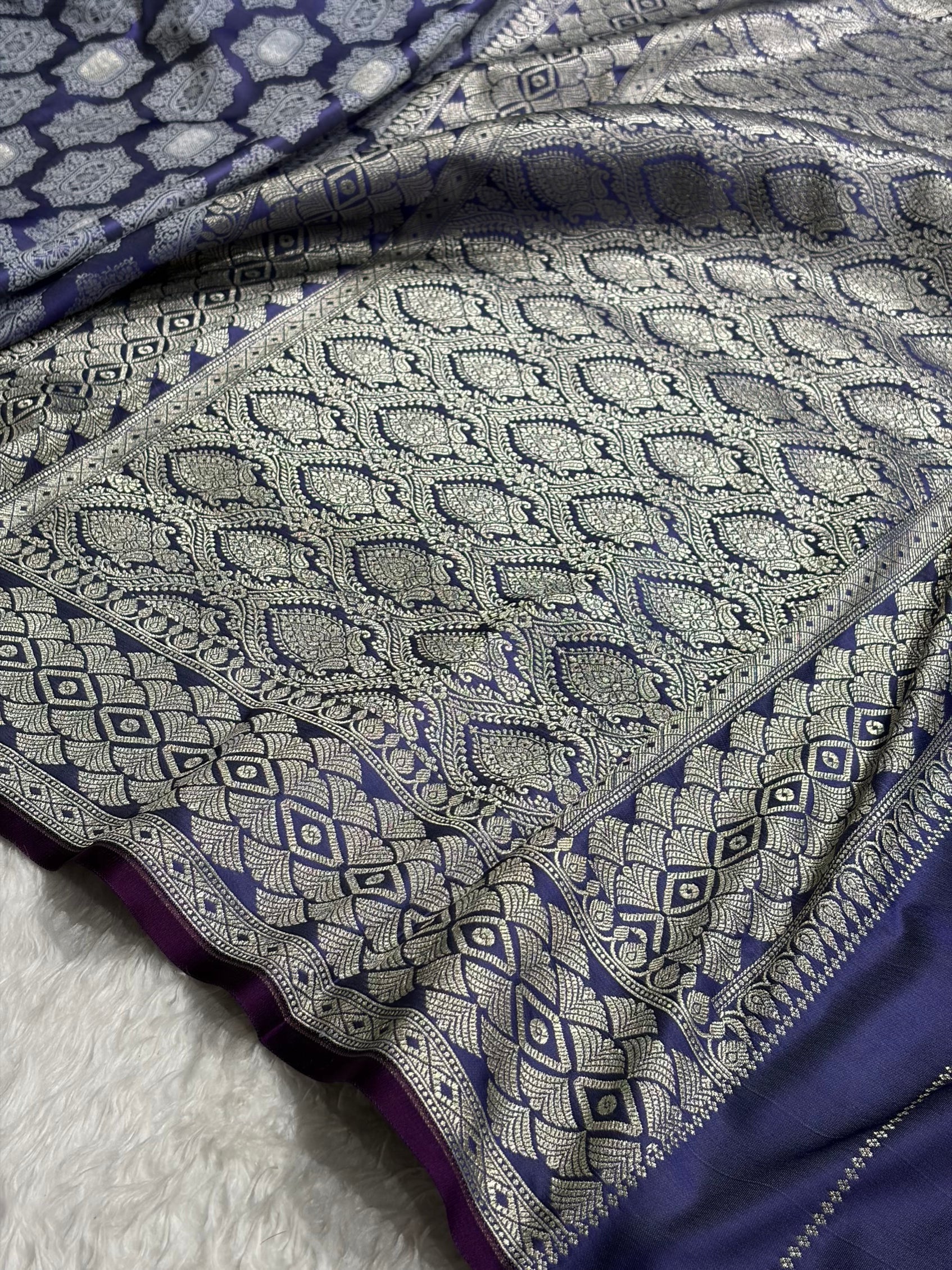 Banarasi Dark Lavender Shades Tanchoi Motif Mashru Silk Saree