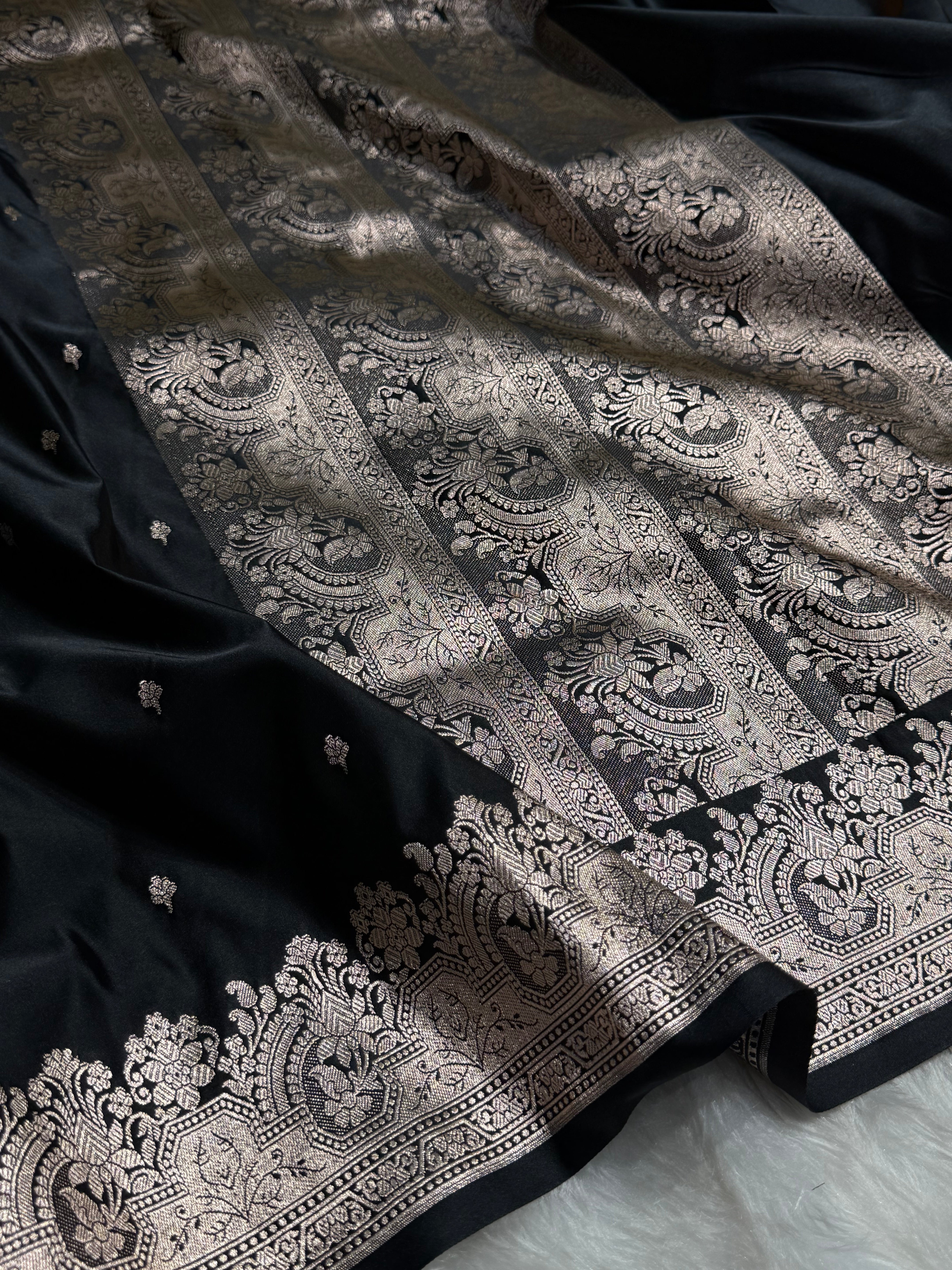 Black Shades Motif Booti Mashru Silk Saree