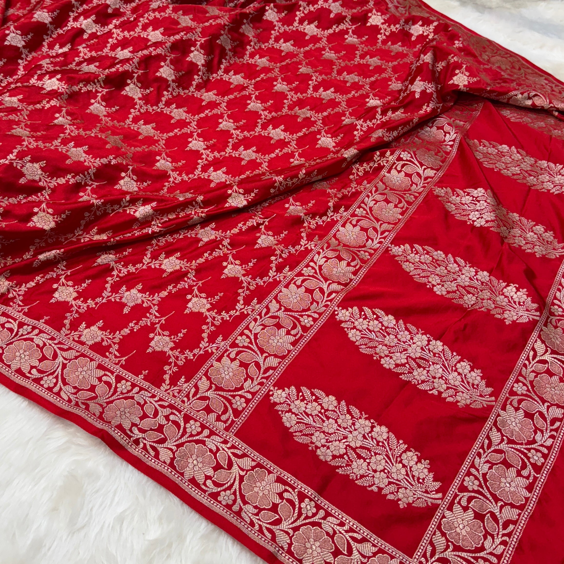 Bridal Red Mashru Silk Banarasi Saree With Jaal Pattern