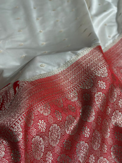 Banarasi Contrast Skirt Border Pattern in White / Red Shades  Floral Mashru Silk Saree MCS95
