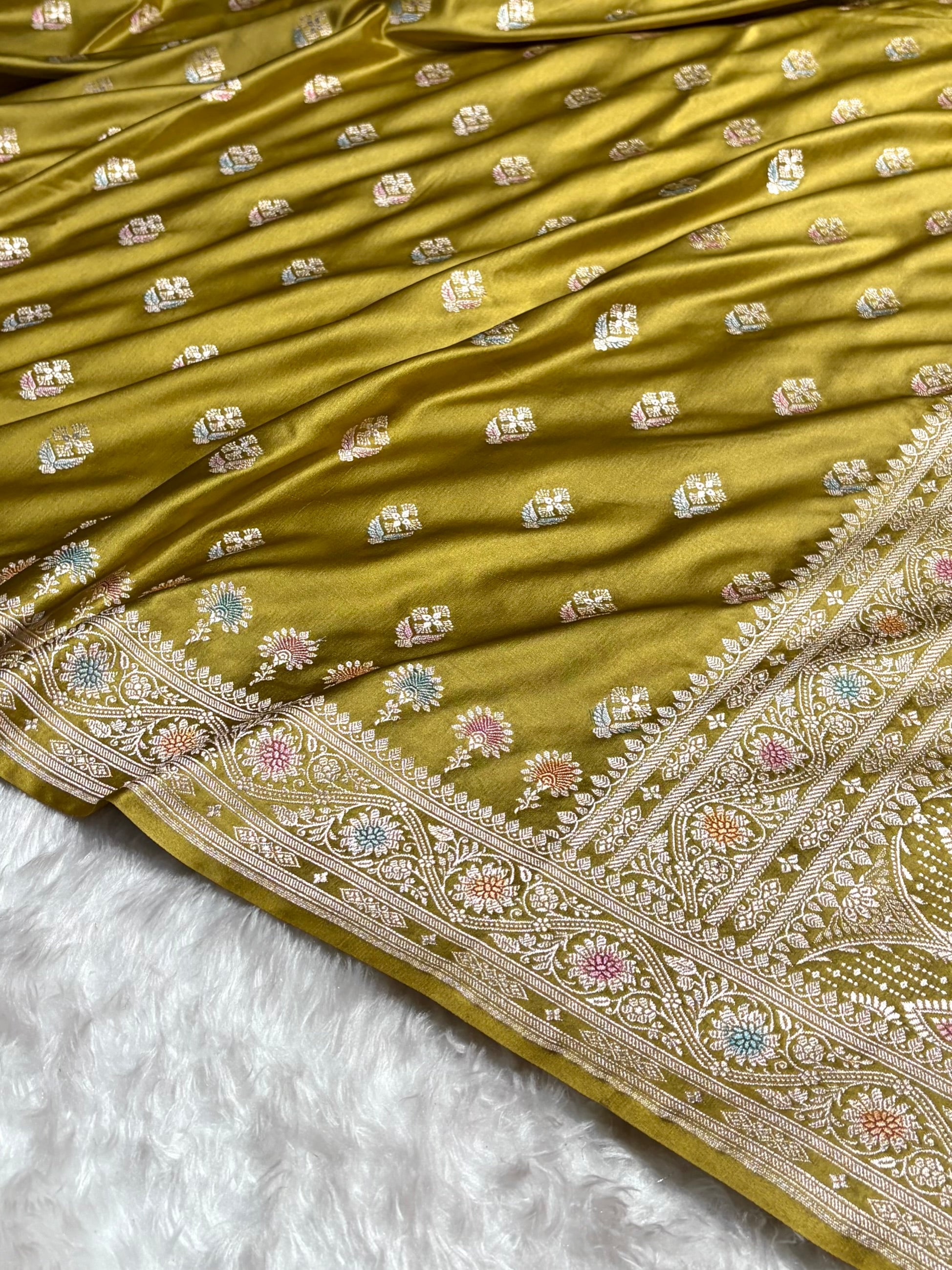 Dusty Mehendi Shades Bananasi Minakari Floral Border Boota Mashru Silk Saree MS66