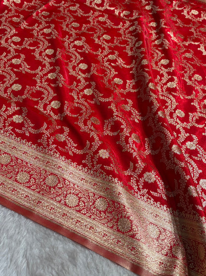 Red Contrast Shades Jaal Pattern Banarasi Satin Silk Saree SS47