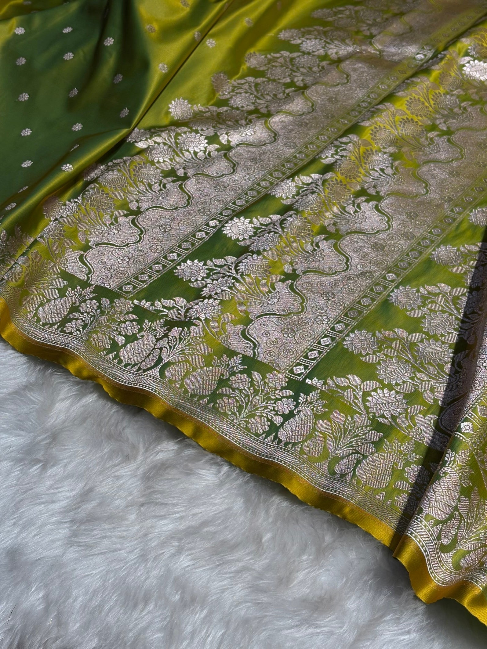 Liril Green Floral Boota With Floral Border Mashru Silk Saree MSM 79