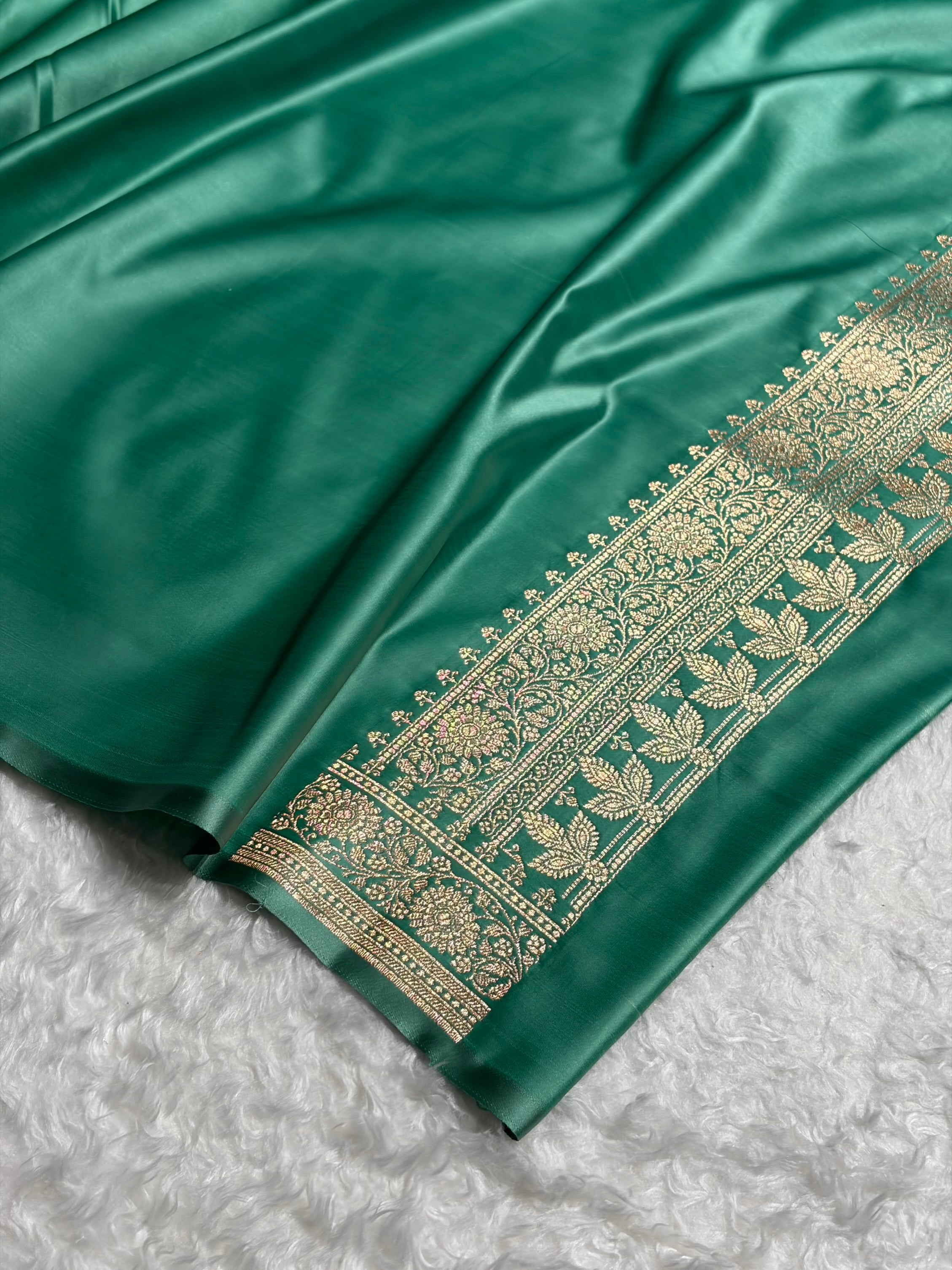 Banarasi Satin Katan Saree in Contrast Light Grey / Sea Green Shades SK131