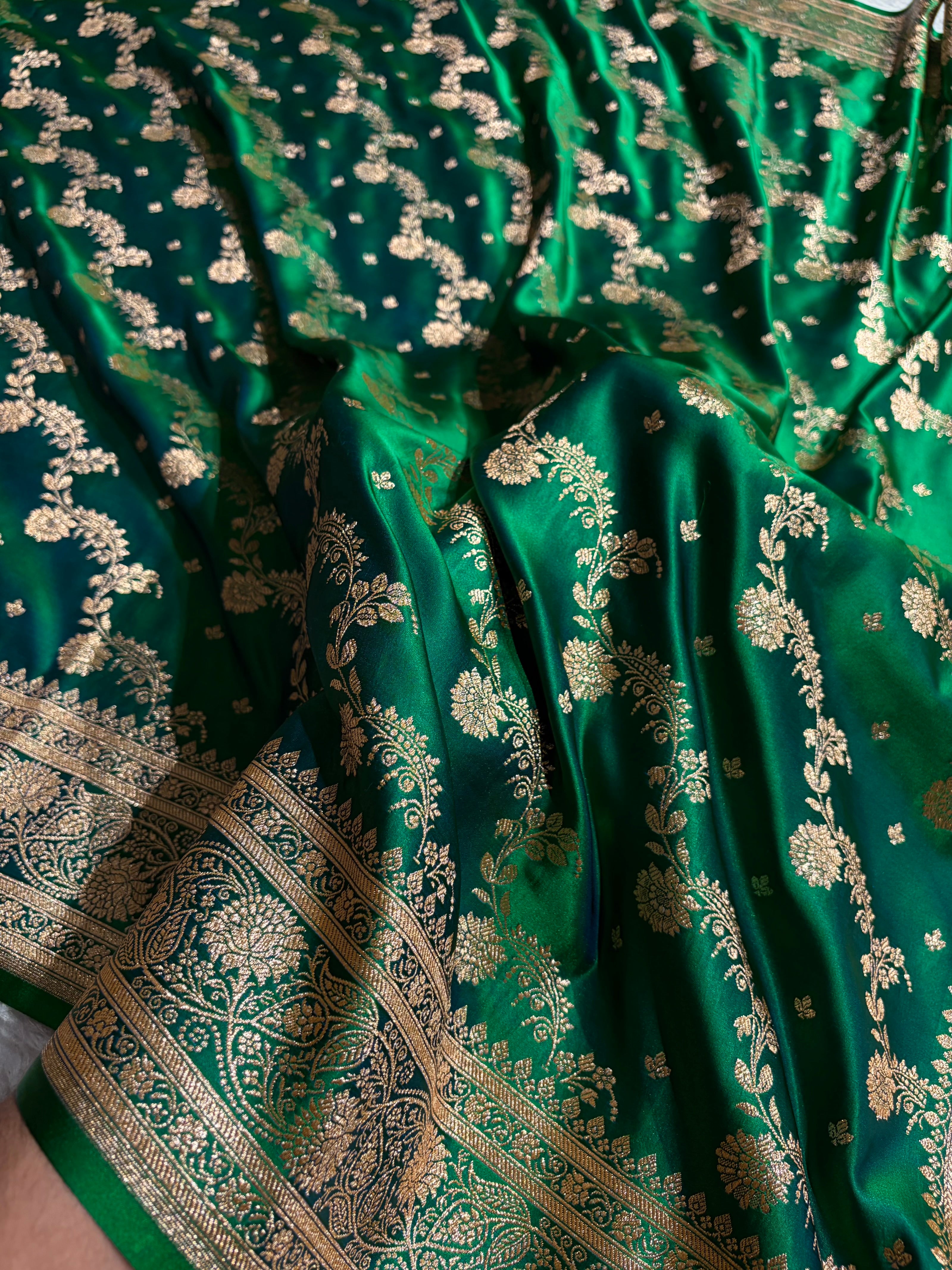Banarasi Satin Katan Saree With Jaal Pattern in Cross Green Shades SK121