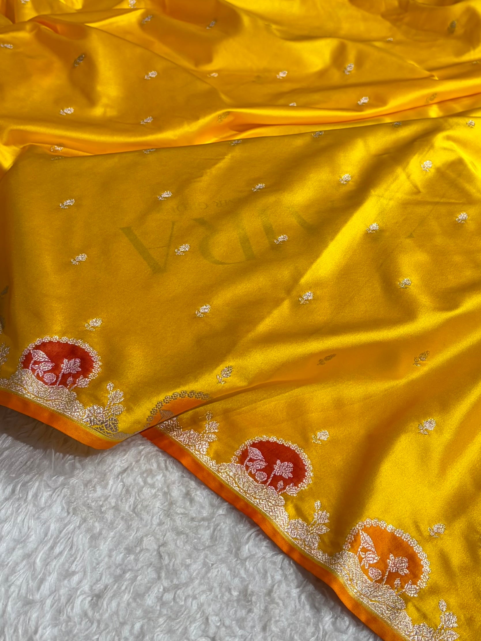 Banarasi Yellow Shades With Minakari Floral Mashru Silk Saree MS91