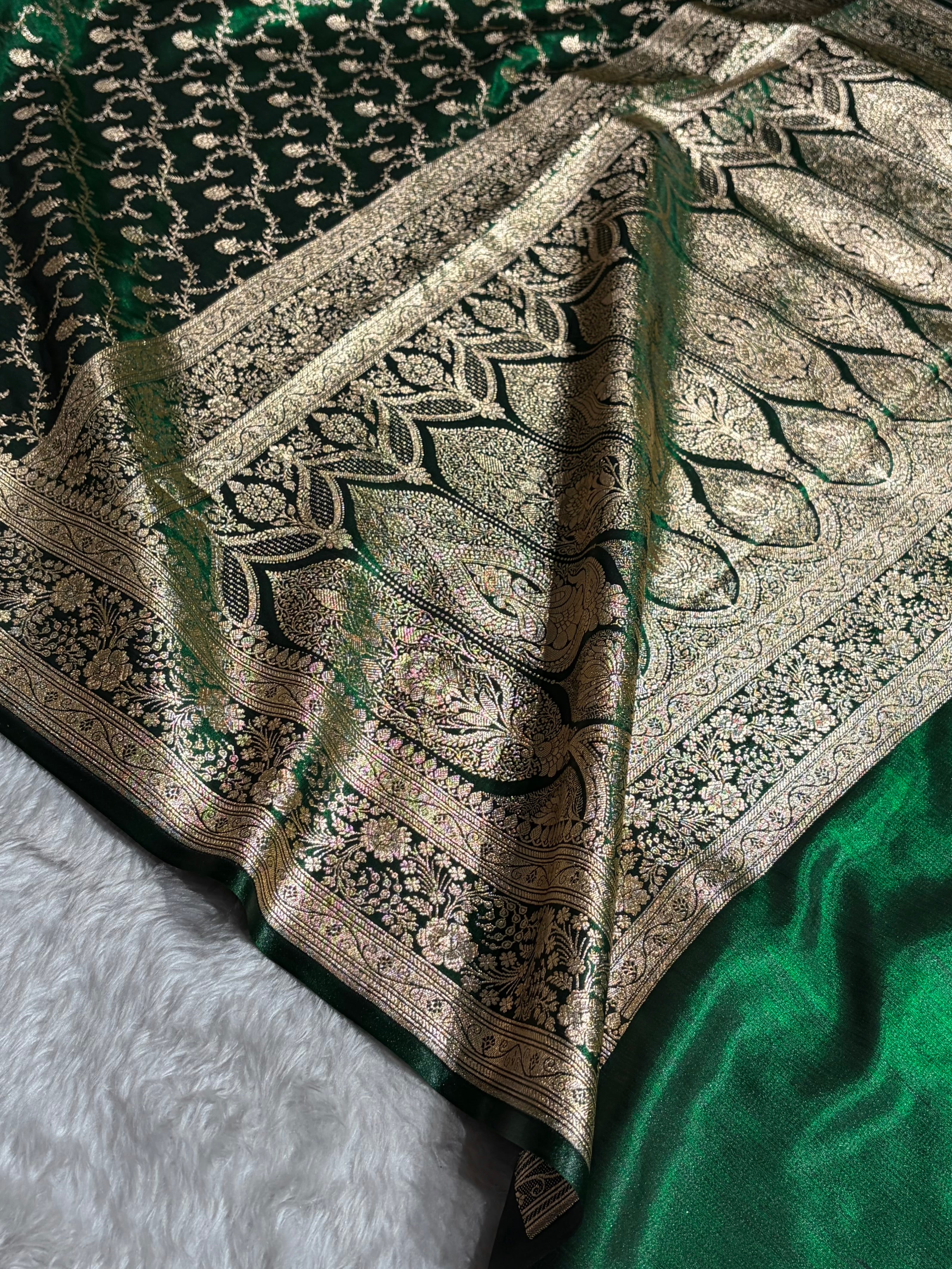 Bottle Green Shades Jaal Pattern Banarasi Satin Silk Saree SS43