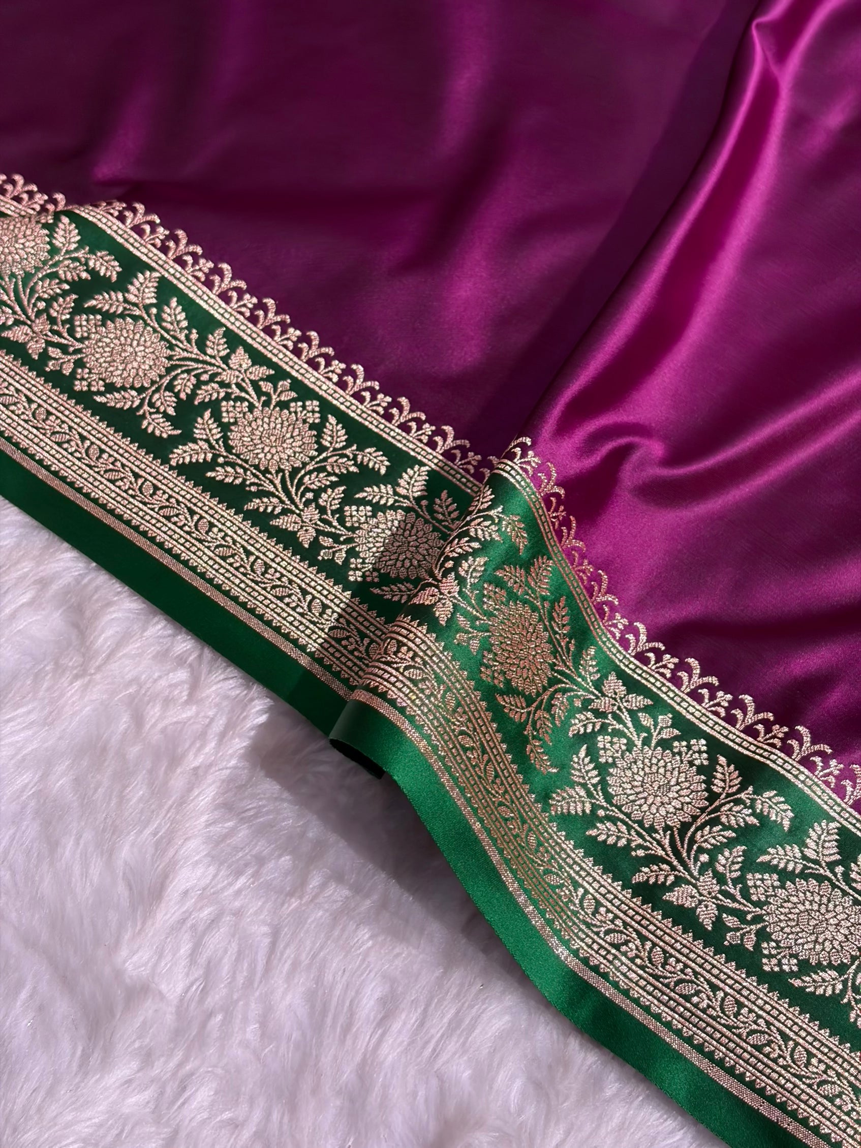 Banarasi Satin Katan Saree Floral Booti Pattern in Contrast Wine / Bottle Green Shades SK149