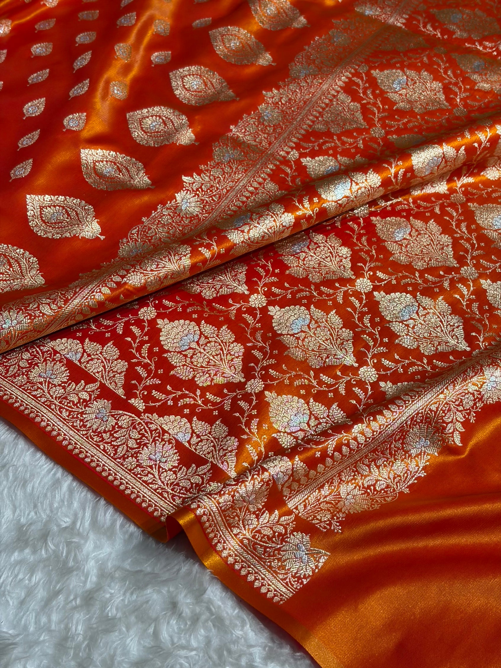 Banarasi Fire Gold Shades Minakari Booti Pattern Banarasi Satin Silk Saree SS60