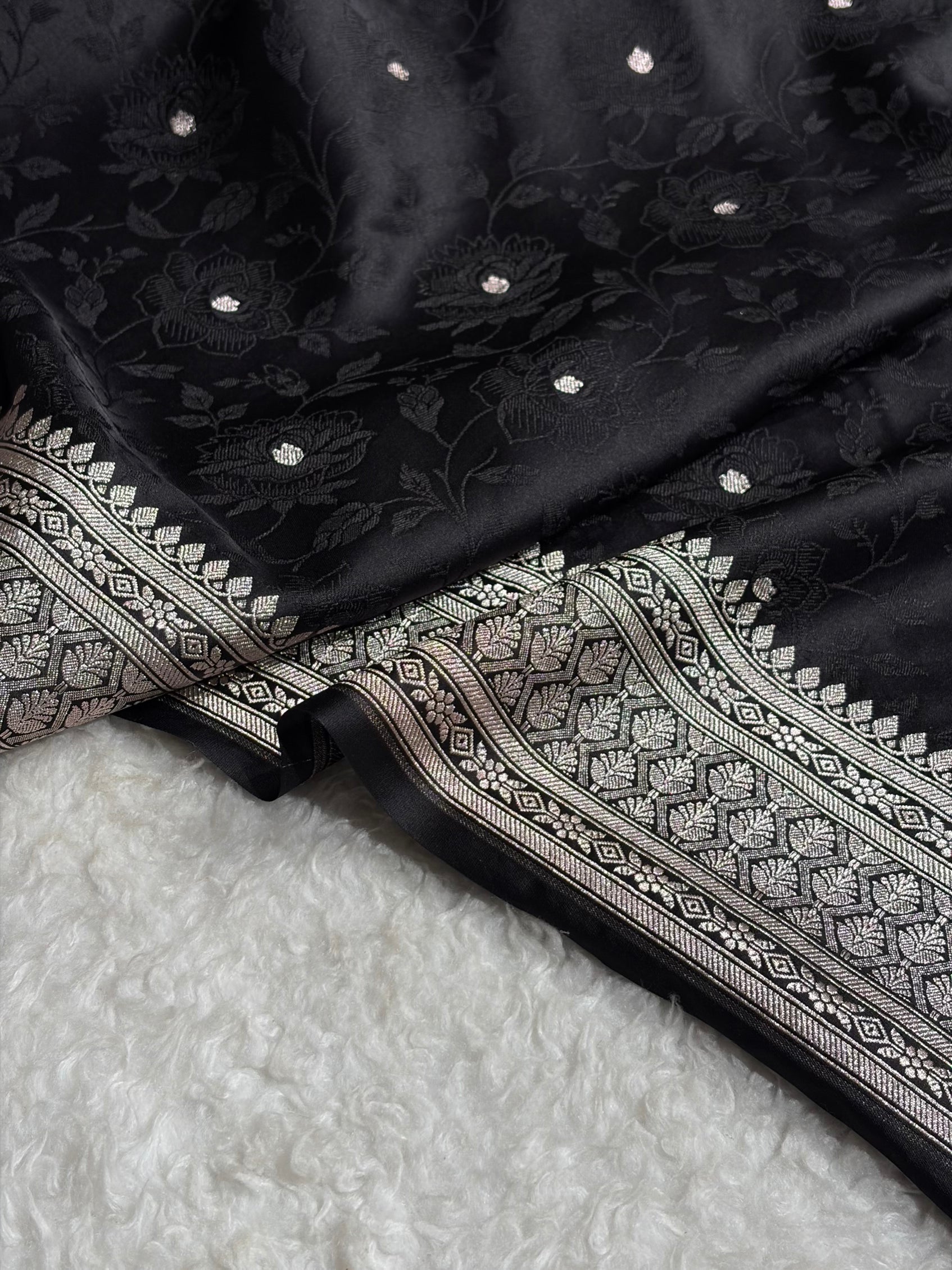 Black Tanchoi Floral Booti Mashru Silk Saree MS59
